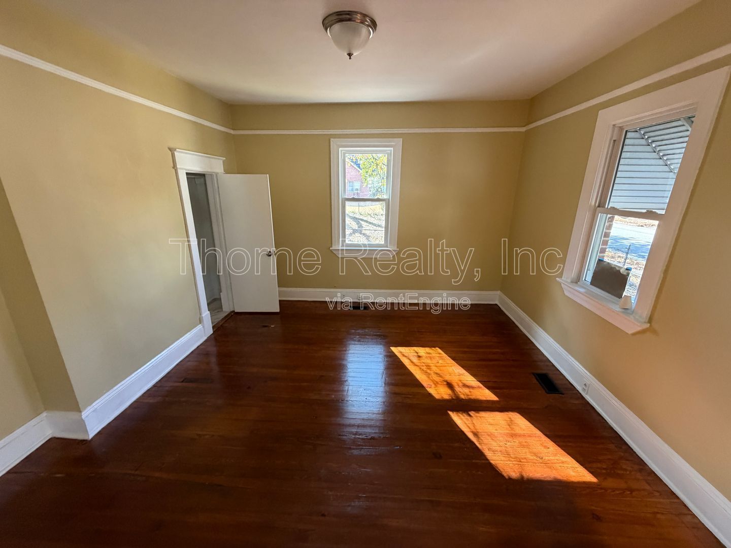 $200 off first month's rent!! 2 Bedroom Brick House, Covered Porch, Hardwood floors, Central HVAC property image