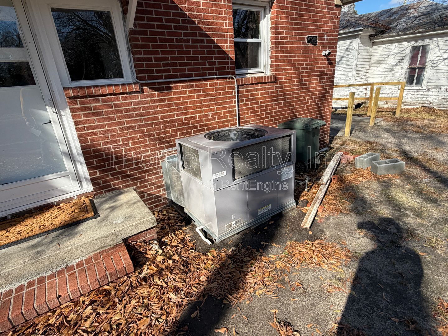 $200 off first month's rent!! 2 Bedroom Brick House, Covered Porch, Hardwood floors, Central HVAC property image