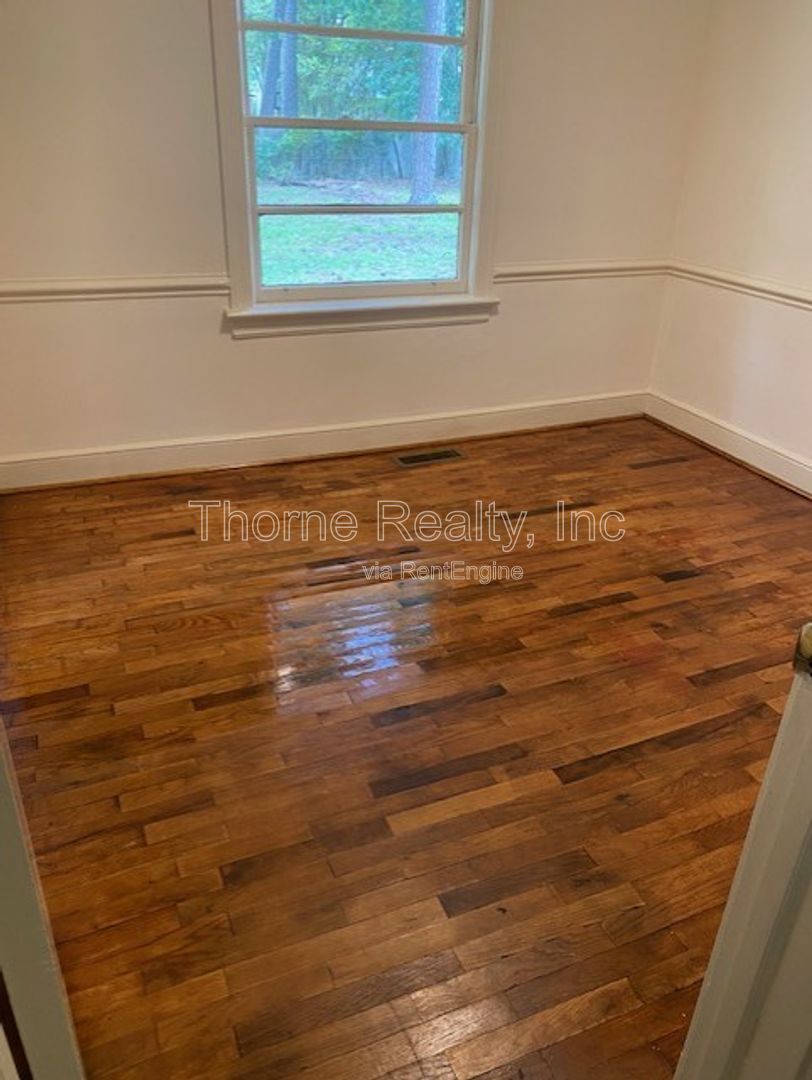 **MOVE IN RENT SPECIAL $200.00 OFF FIRST MONTH'S RENT!!** property image