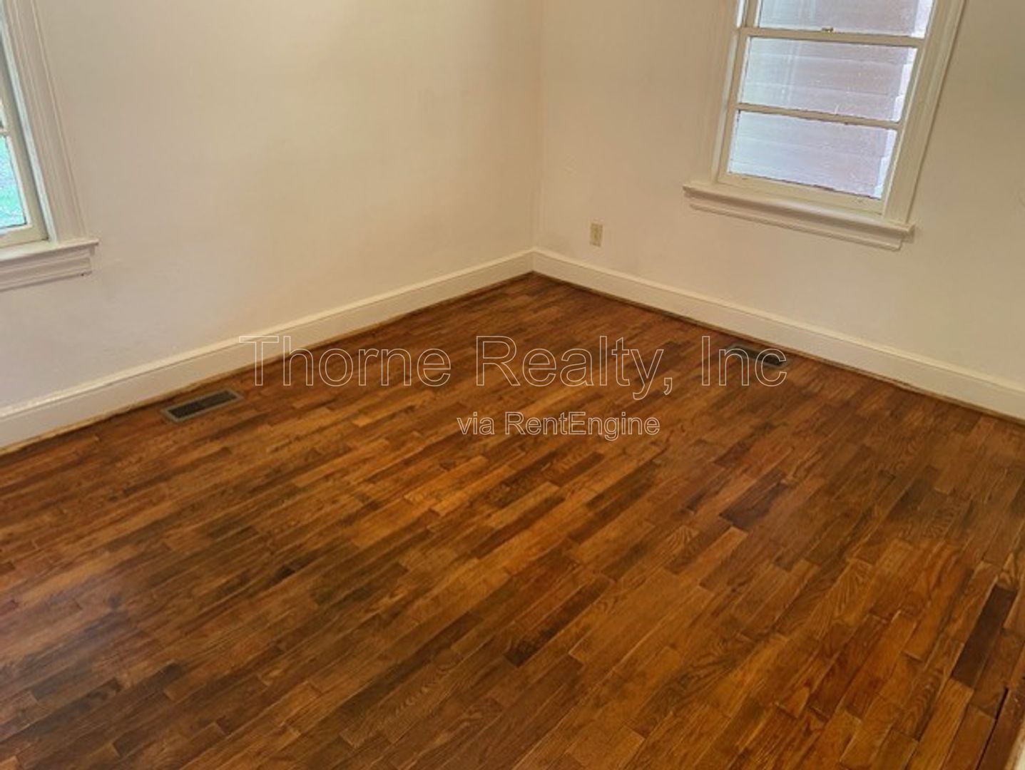 **MOVE IN RENT SPECIAL $200.00 OFF FIRST MONTH'S RENT!!** property image