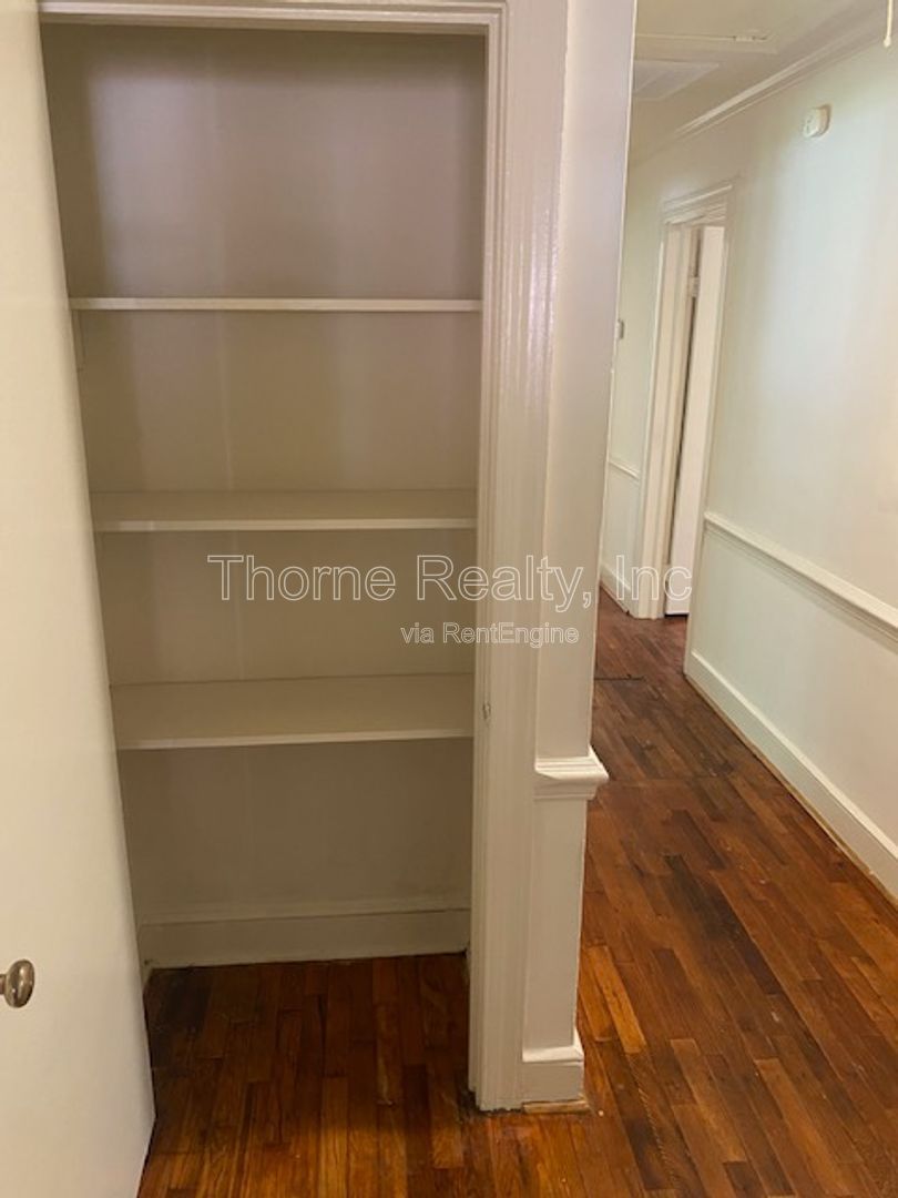 **MOVE IN RENT SPECIAL $200.00 OFF FIRST MONTH'S RENT!!** property image