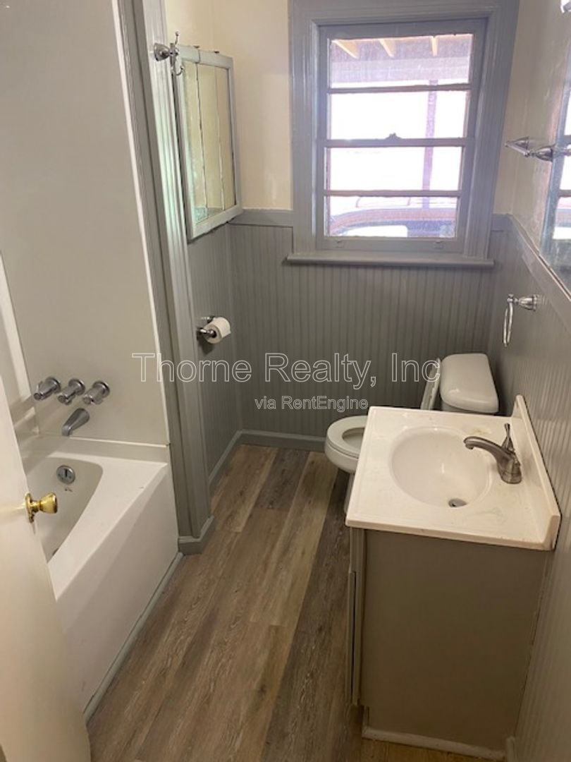 **MOVE IN RENT SPECIAL $200.00 OFF FIRST MONTH'S RENT!!** property image