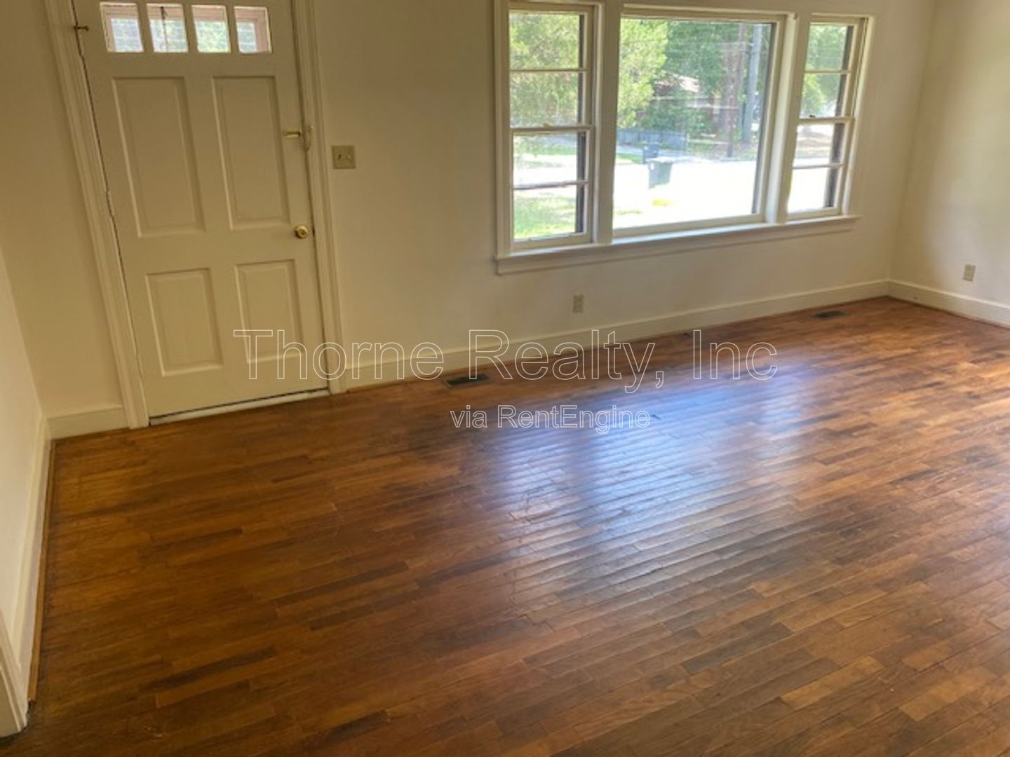 **MOVE IN RENT SPECIAL $200.00 OFF FIRST MONTH'S RENT!!** property image