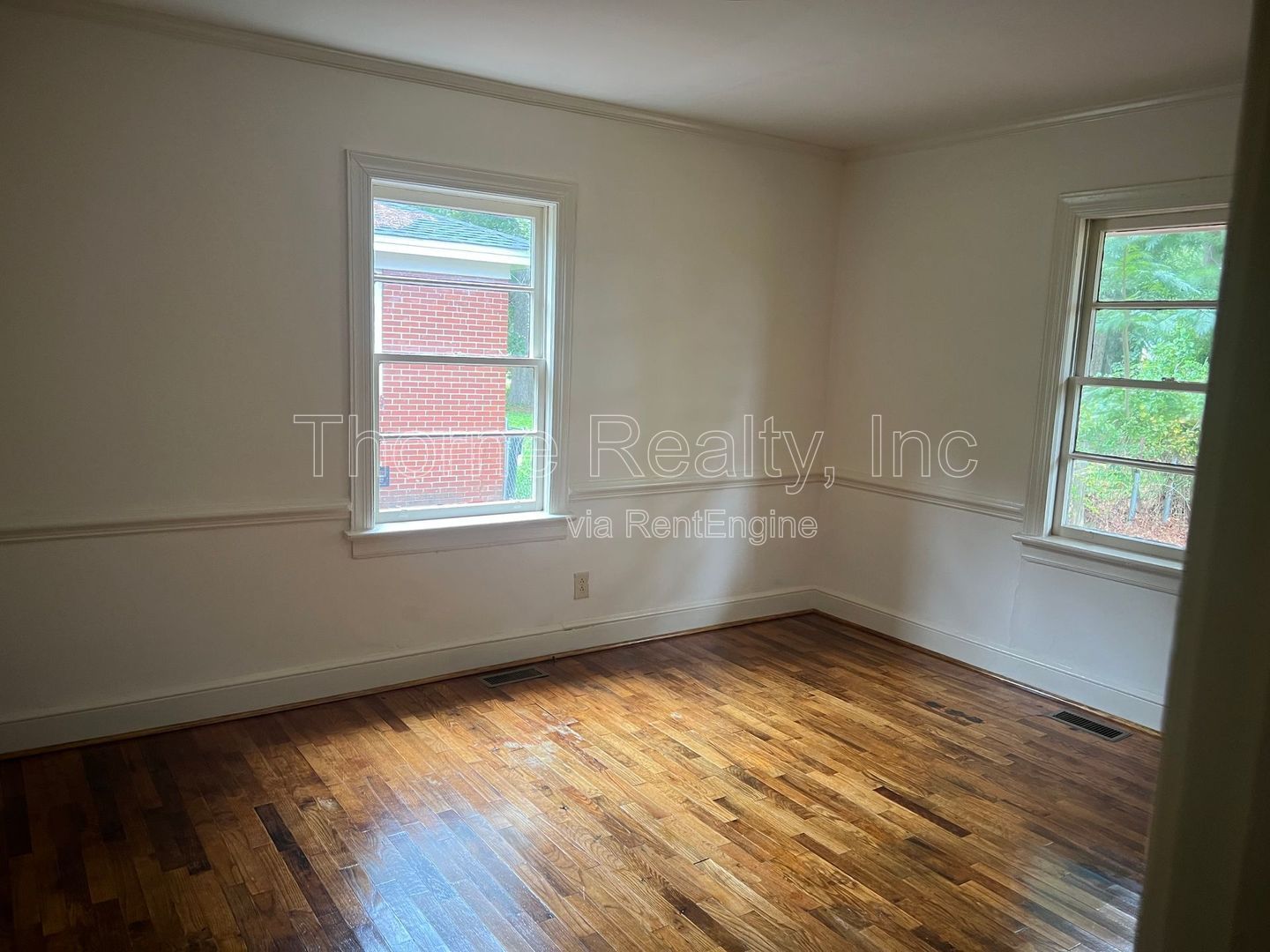 **MOVE IN RENT SPECIAL $200.00 OFF FIRST MONTH'S RENT!!** property image