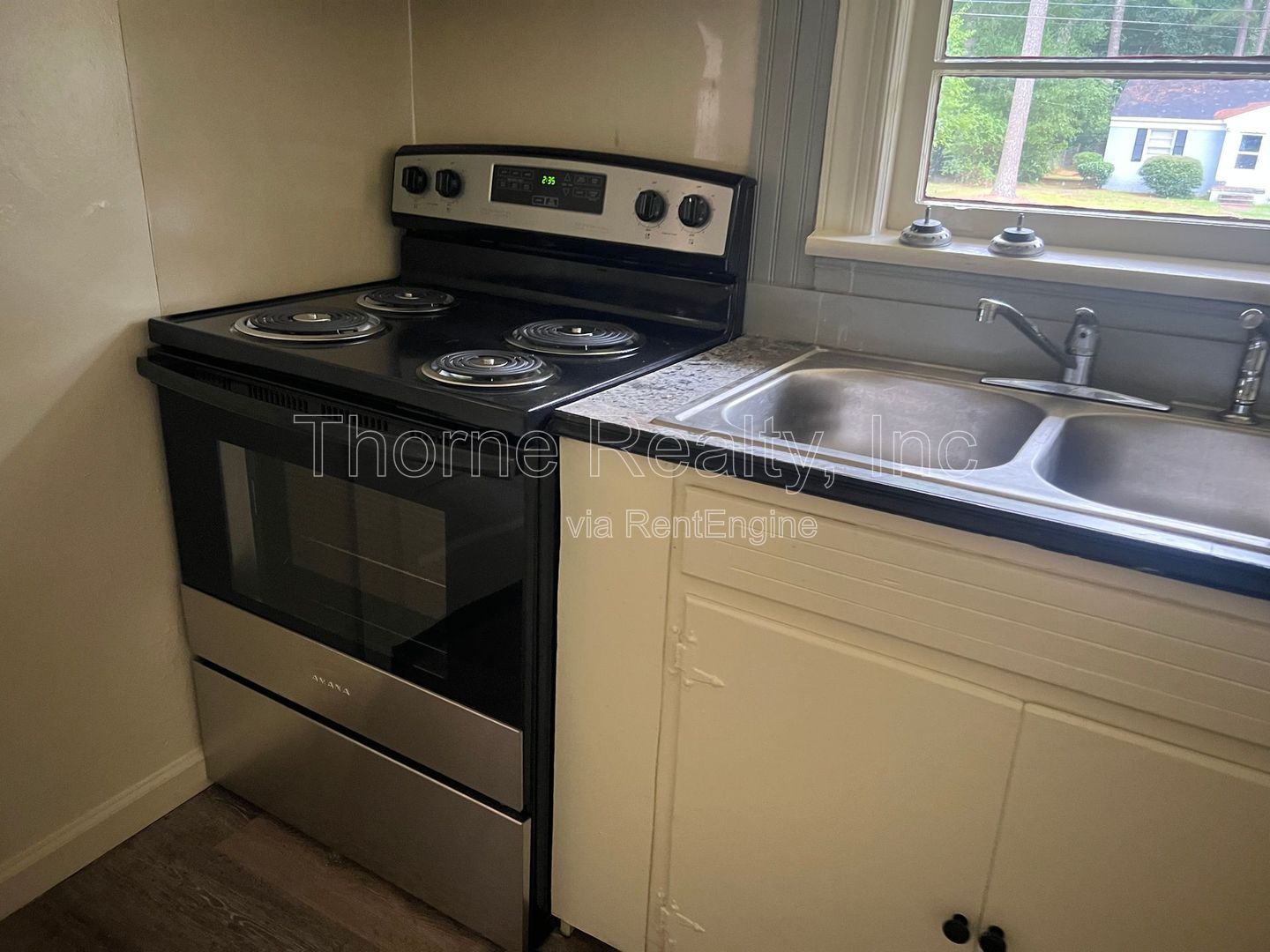 **MOVE IN RENT SPECIAL $200.00 OFF FIRST MONTH'S RENT!!** property image