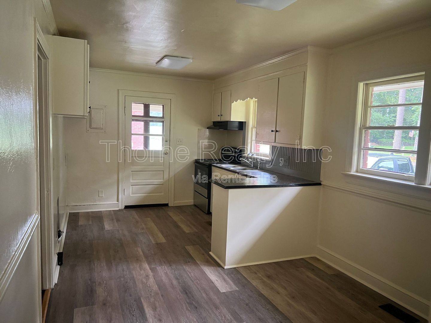 **MOVE IN RENT SPECIAL $200.00 OFF FIRST MONTH'S RENT!!** property image