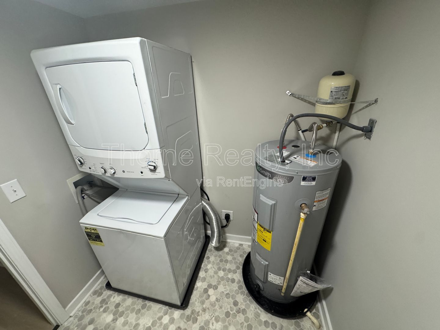 Like New 1 Bedroom Duplex - Walk to Rocky Mount Mills property image