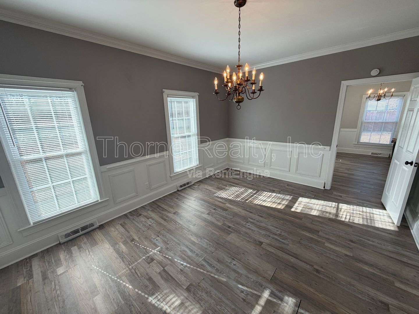 5 Bedrooms Brick House with Large Yard and Huge Rooms property image