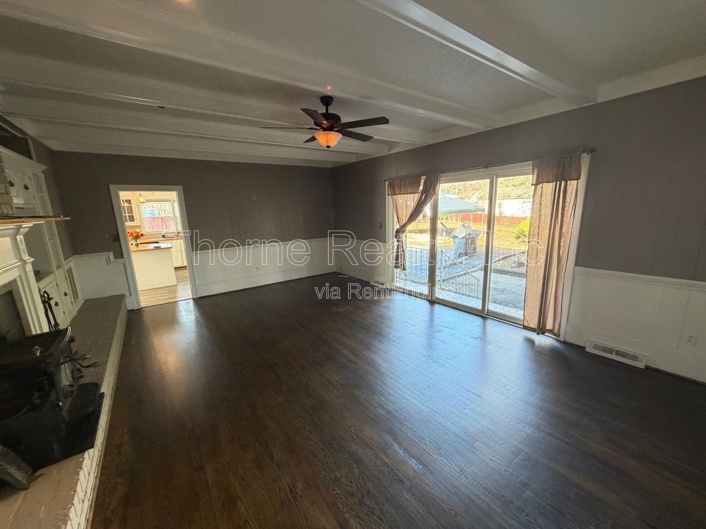 5 Bedrooms Brick House with Large Yard and Huge Rooms property image