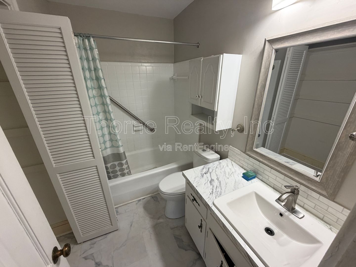 5 Bedrooms Brick House with Large Yard and Huge Rooms property image