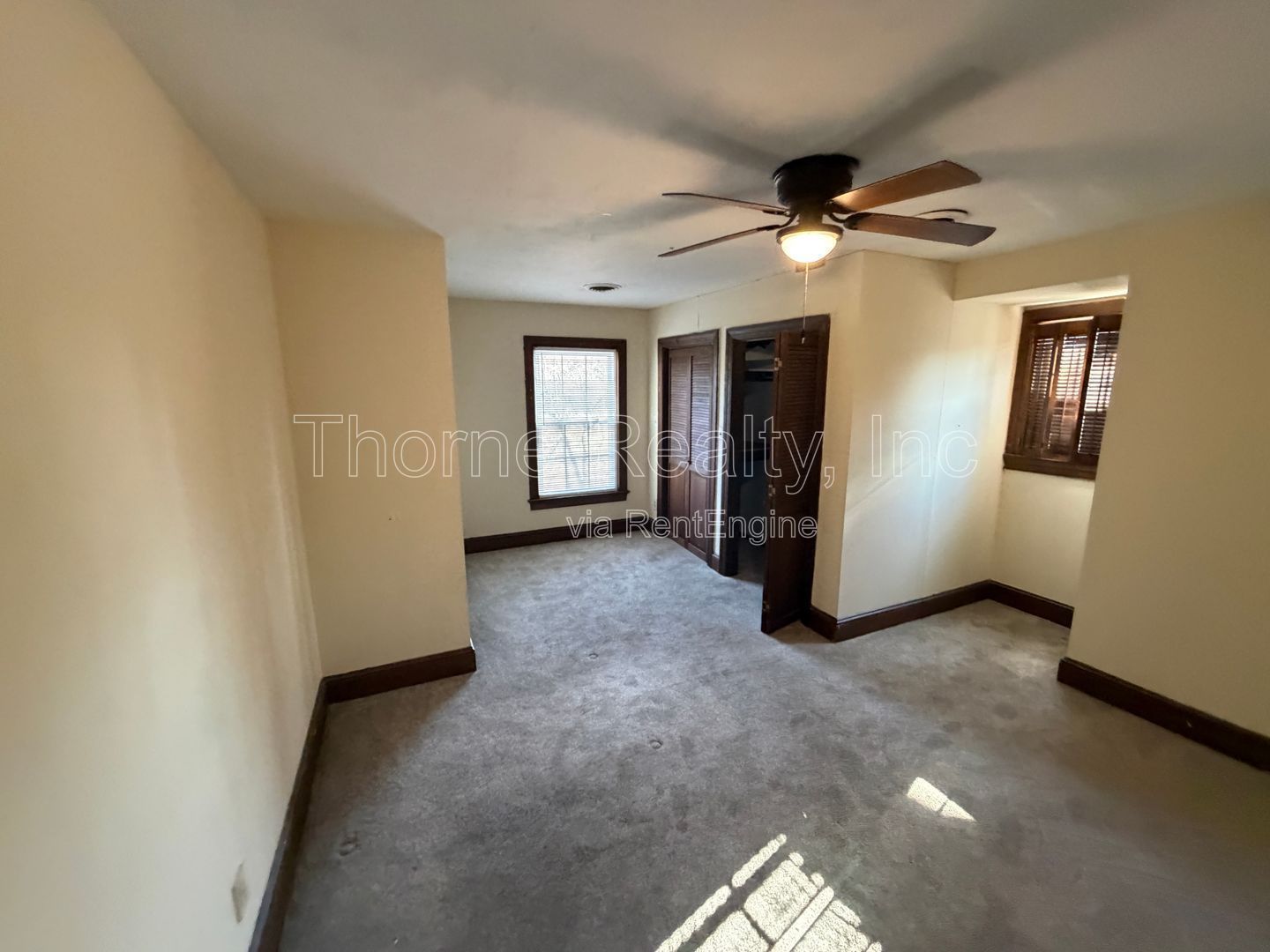 5 Bedrooms Brick House with Large Yard and Huge Rooms property image