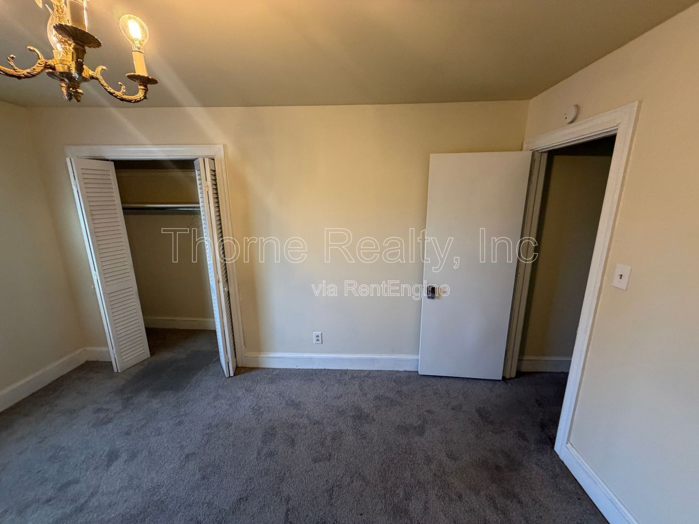 5 Bedrooms Brick House with Large Yard and Huge Rooms property image