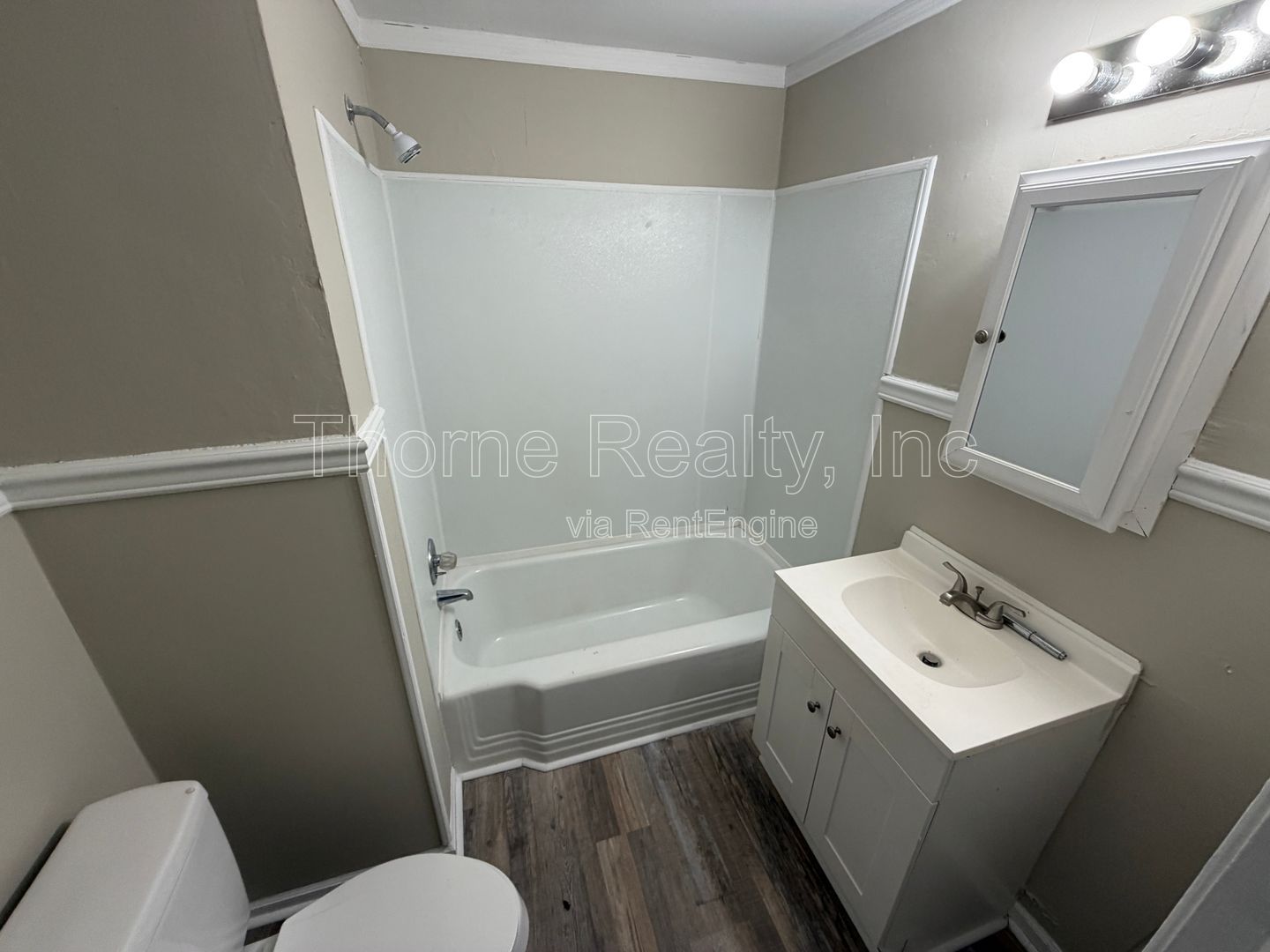 2nd floor apartment property image