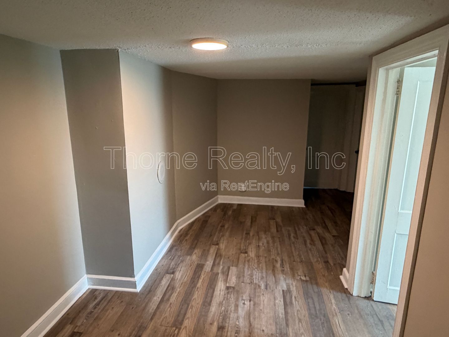 3rd floor apartment property image