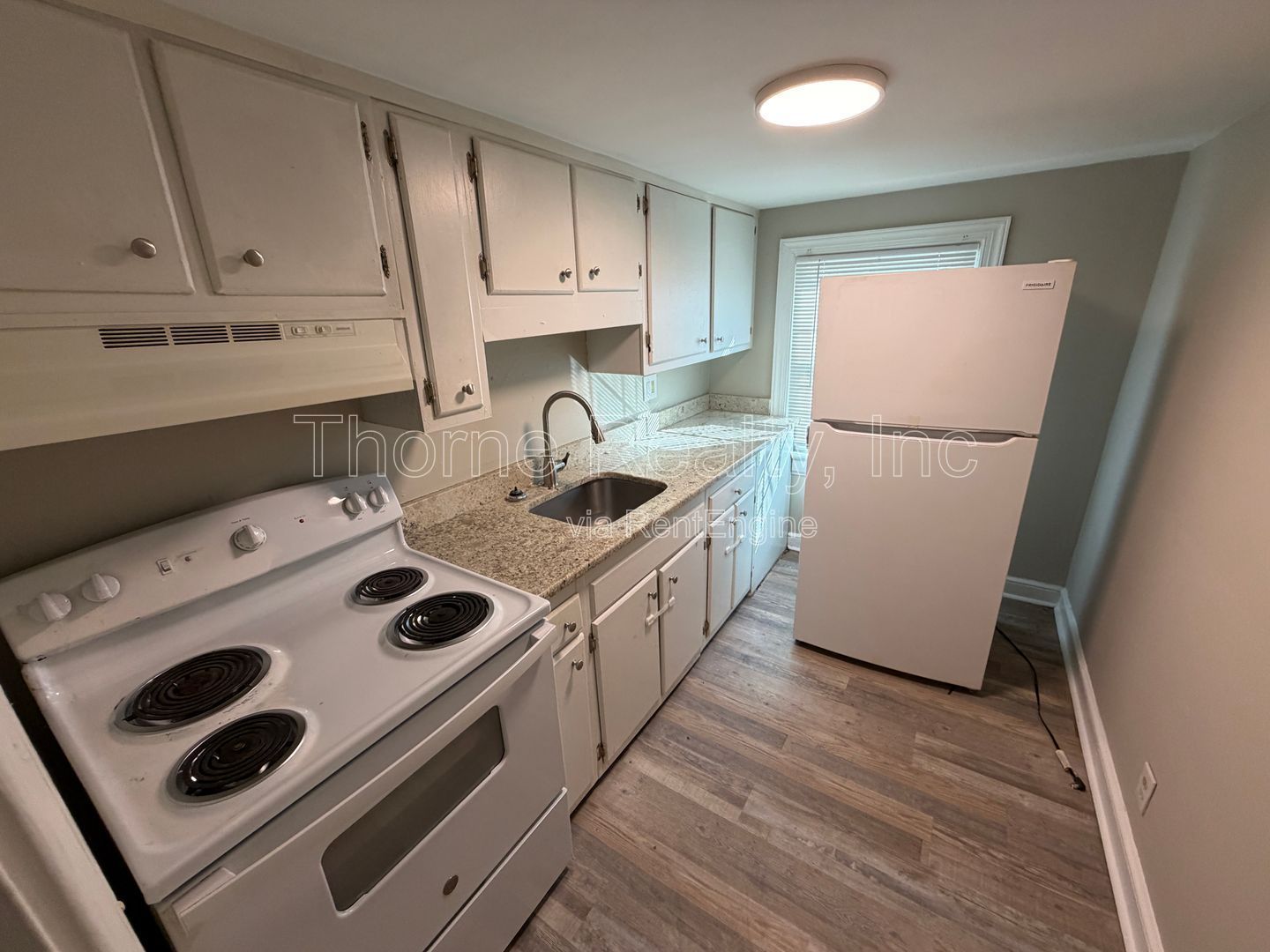 3rd floor apartment property image