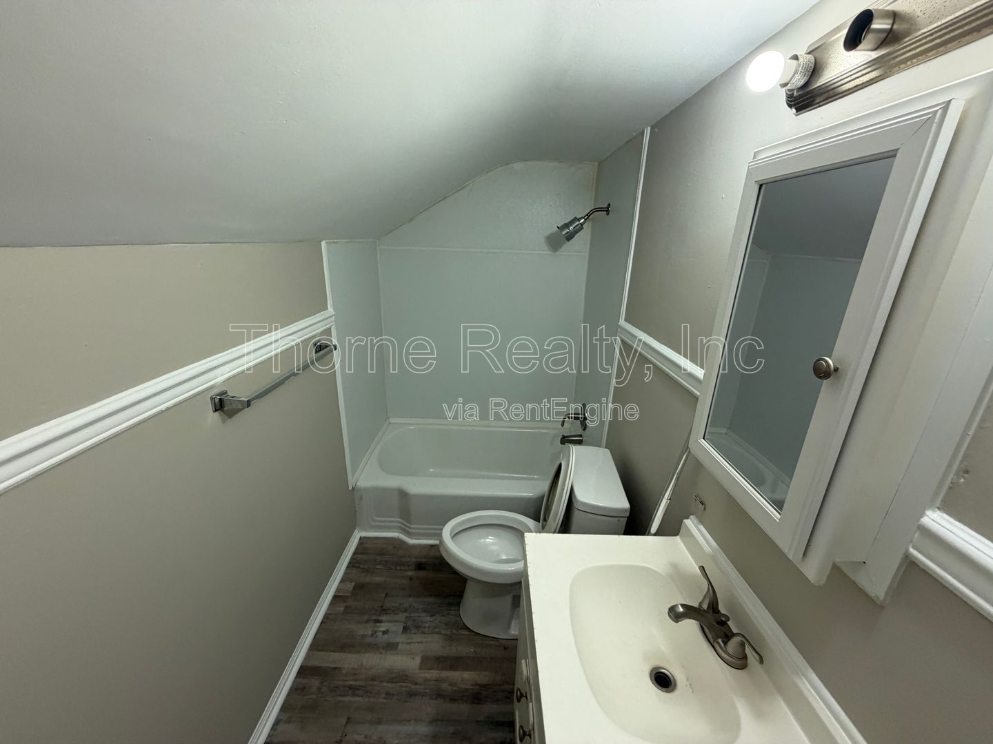3rd floor apartment property image