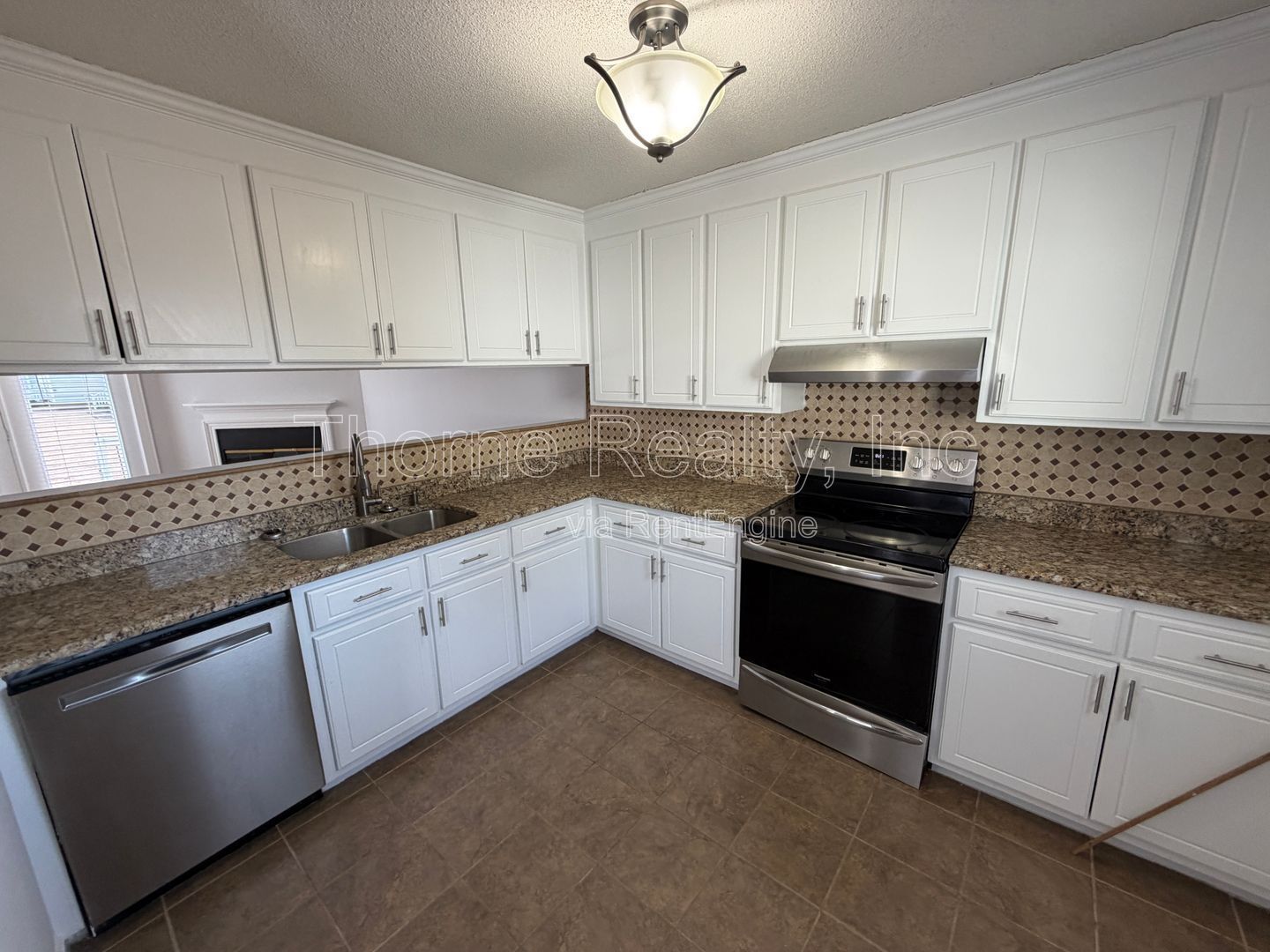 3 Bedroom Townhome in Sagewood - Central location, Granite Countertops and Stainless Appliances property image