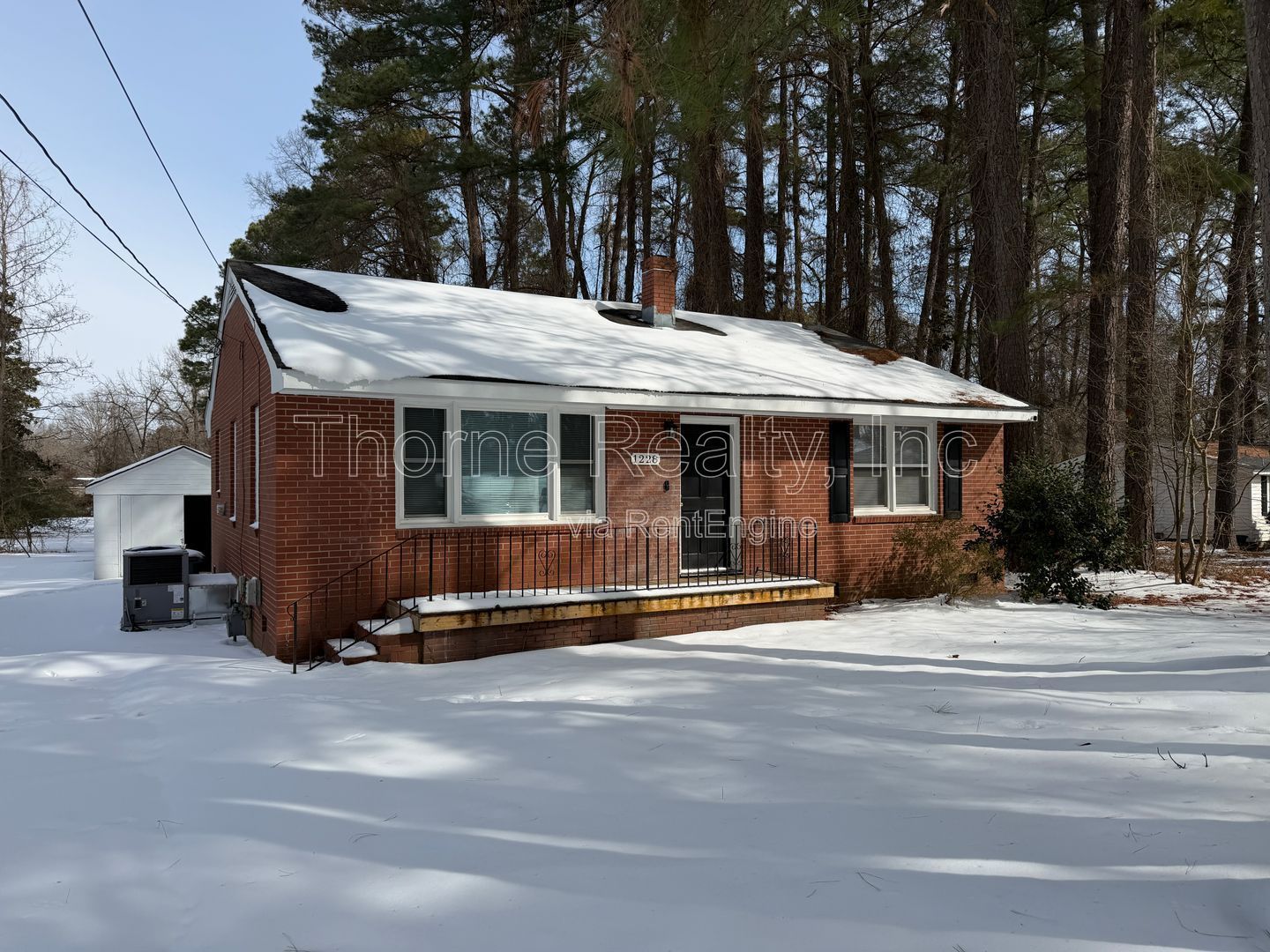 3 Bedroom Brick House with Hardwood Floors property image