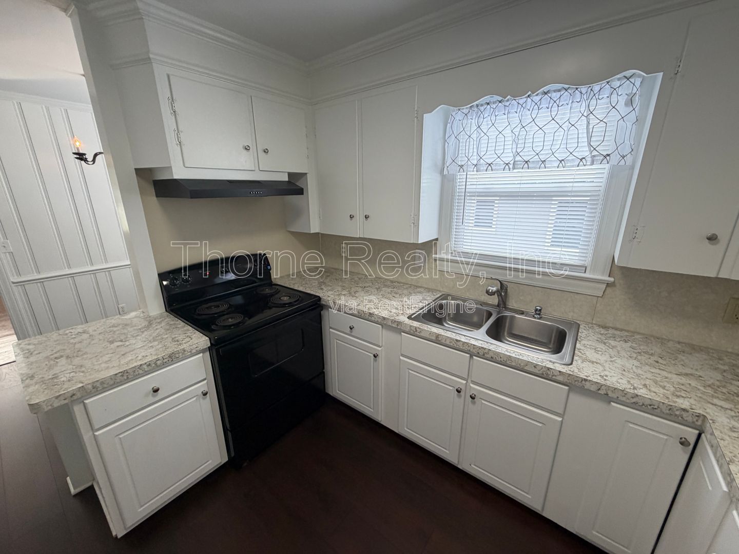 3 Bedroom Brick House with Hardwood Floors property image