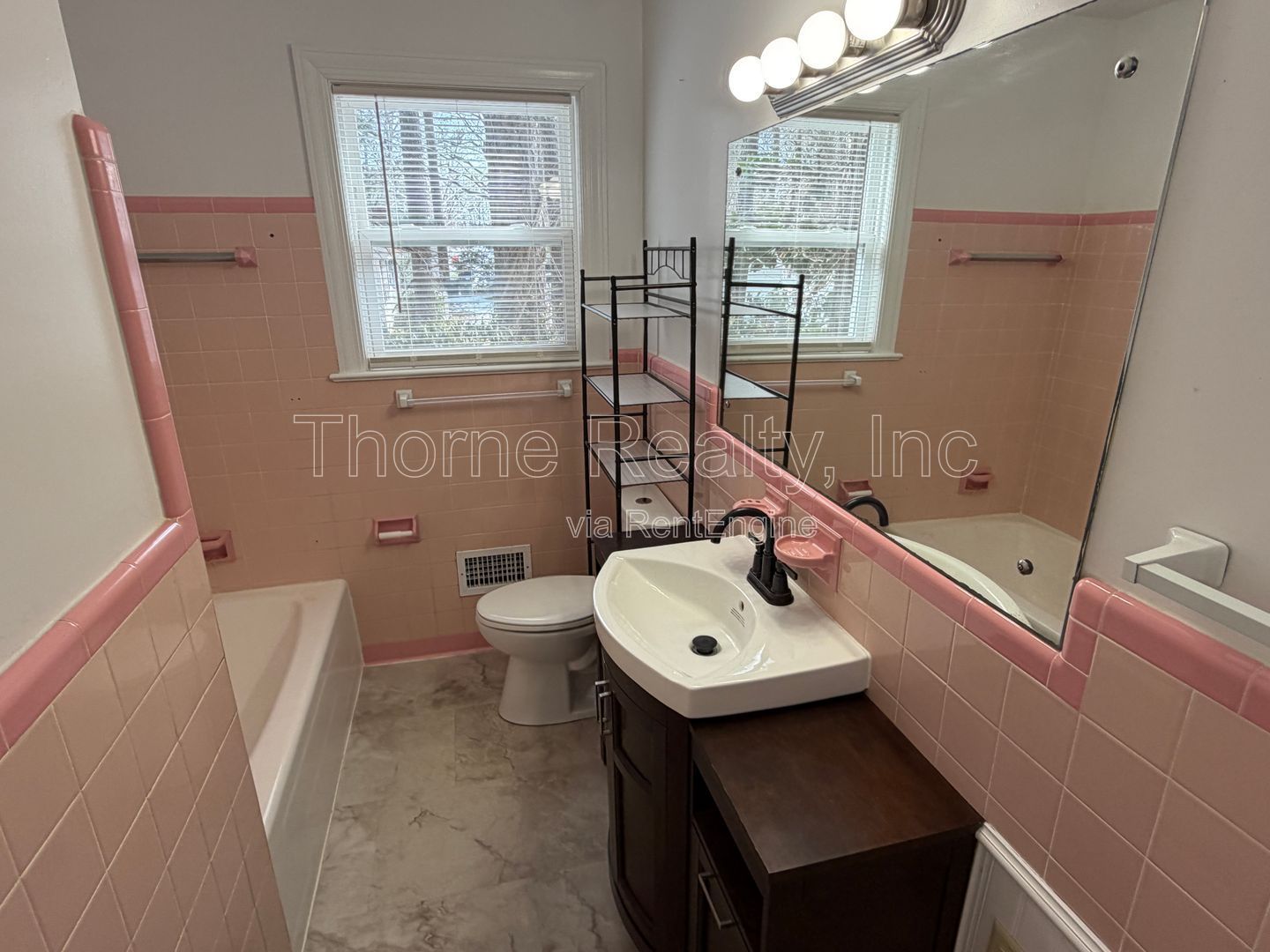 3 Bedroom Brick House with Hardwood Floors property image