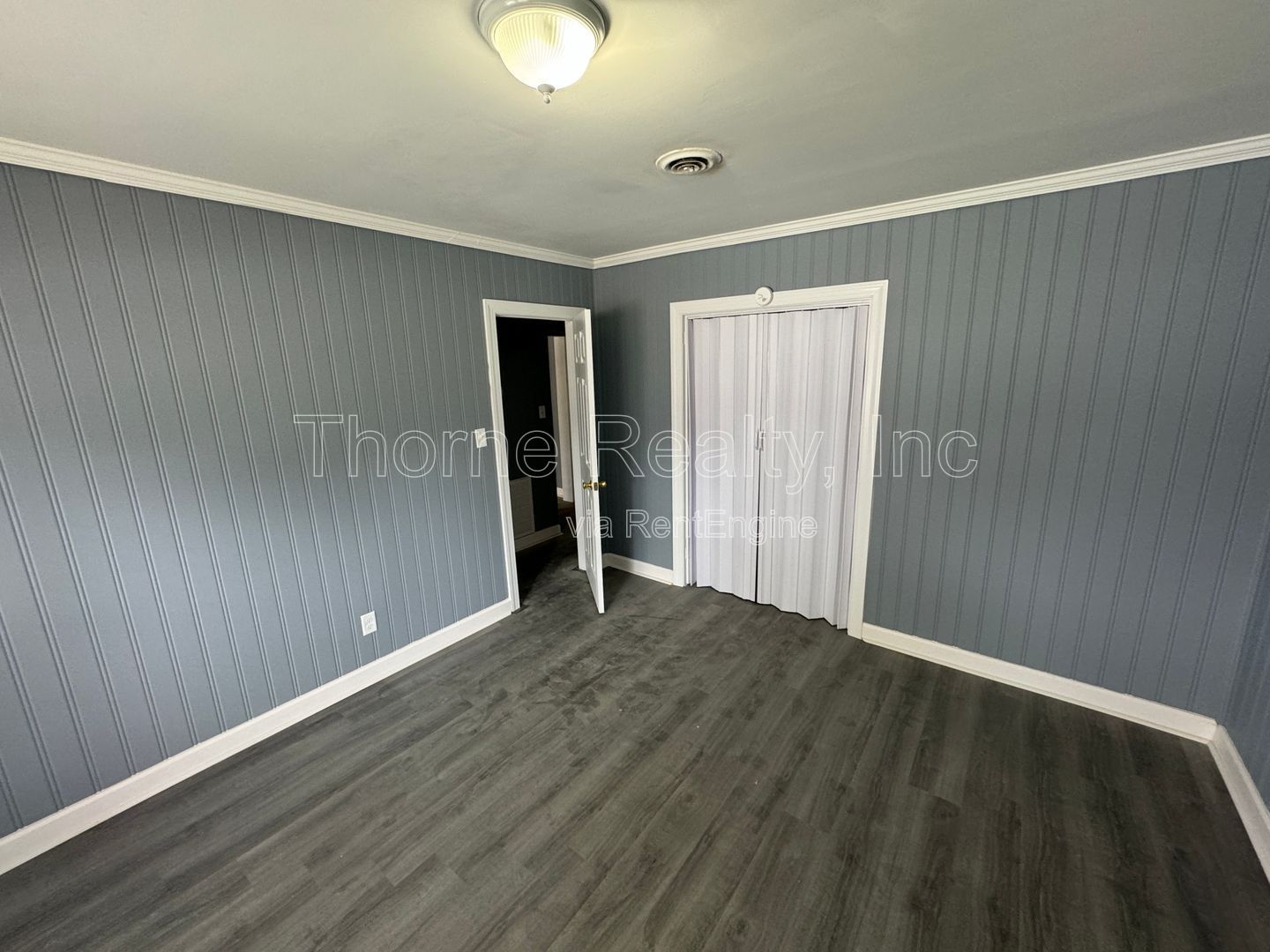 2 Bedroom Triplex - Remodeled Bathroom and Stainless Steel Appliances property image