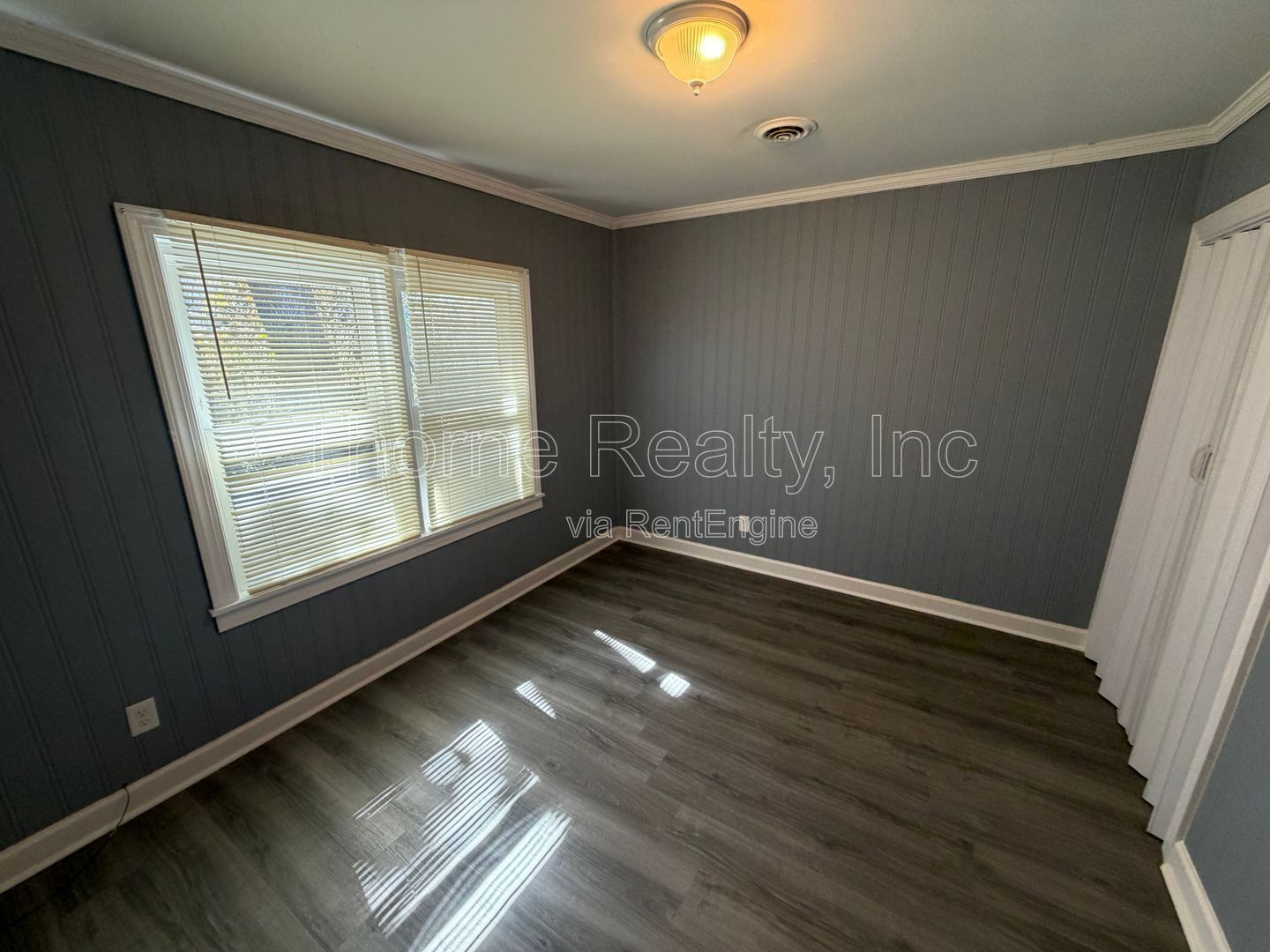 2 Bedroom Triplex - Remodeled Bathroom and Stainless Steel Appliances property image