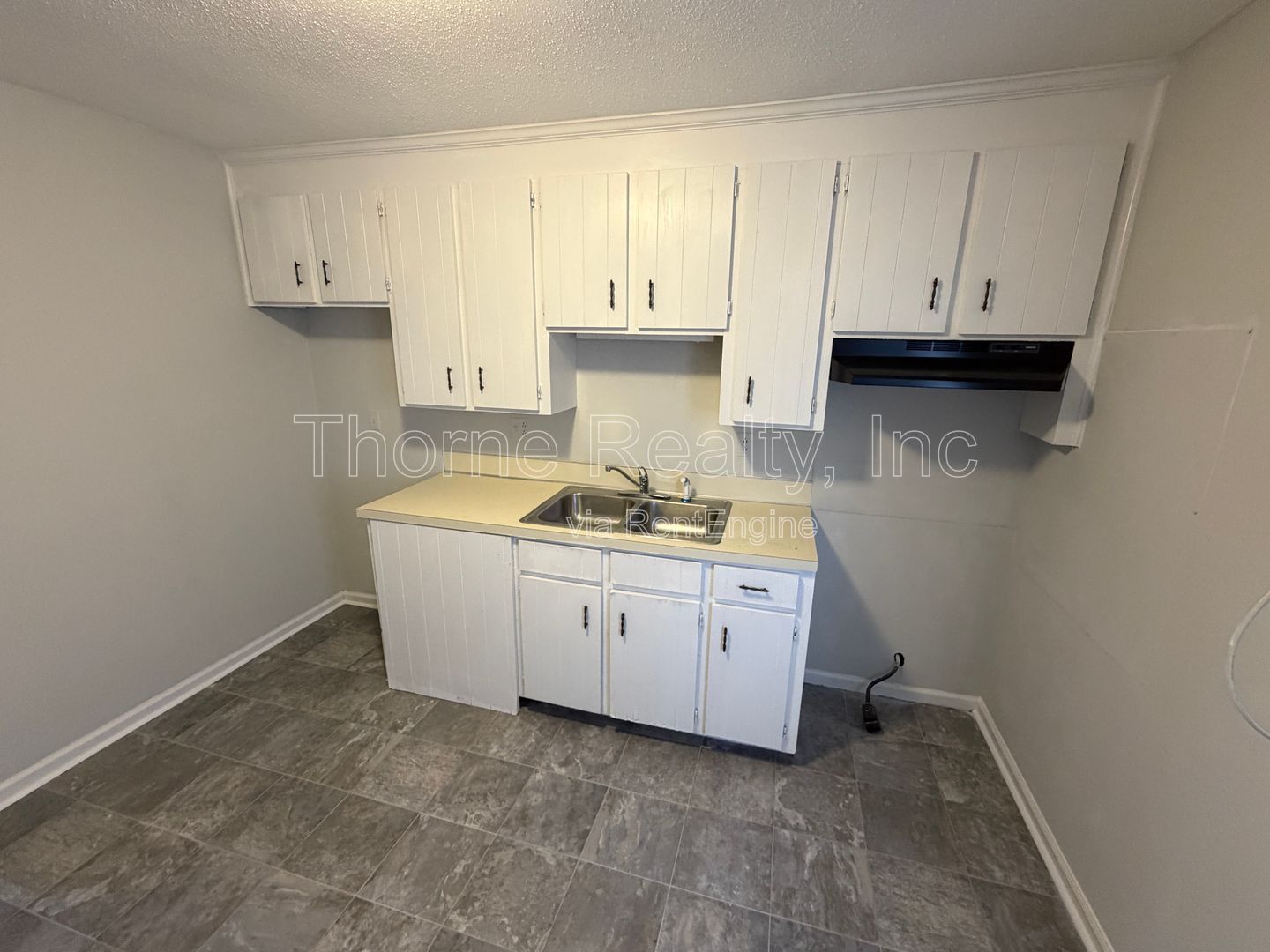 2 Bedroom Apartment - Corner Unit - New Carpet property image