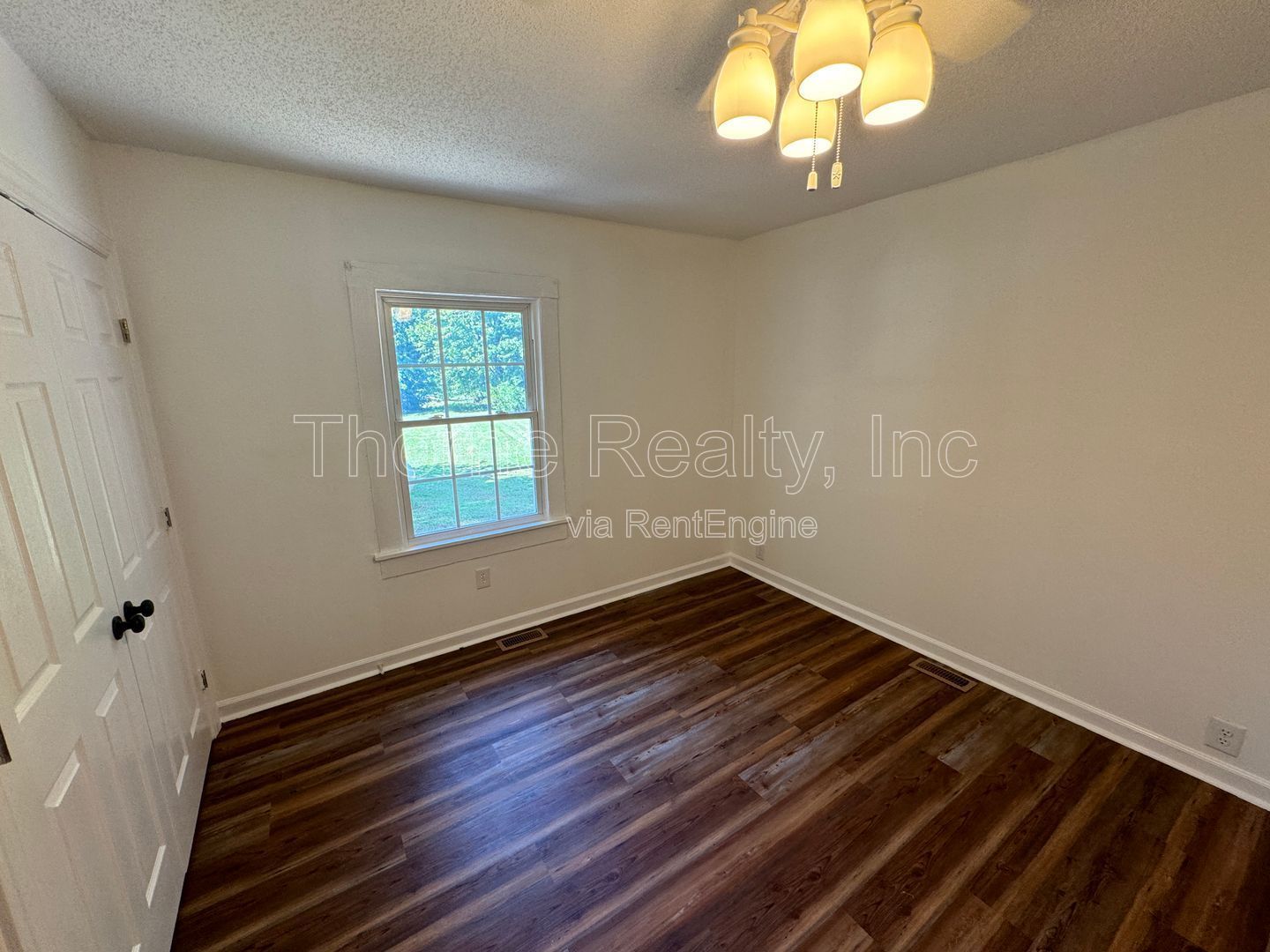 2 Bedroom House - Beautiful Renovation - No Access to Surrounding Farmlands! property image