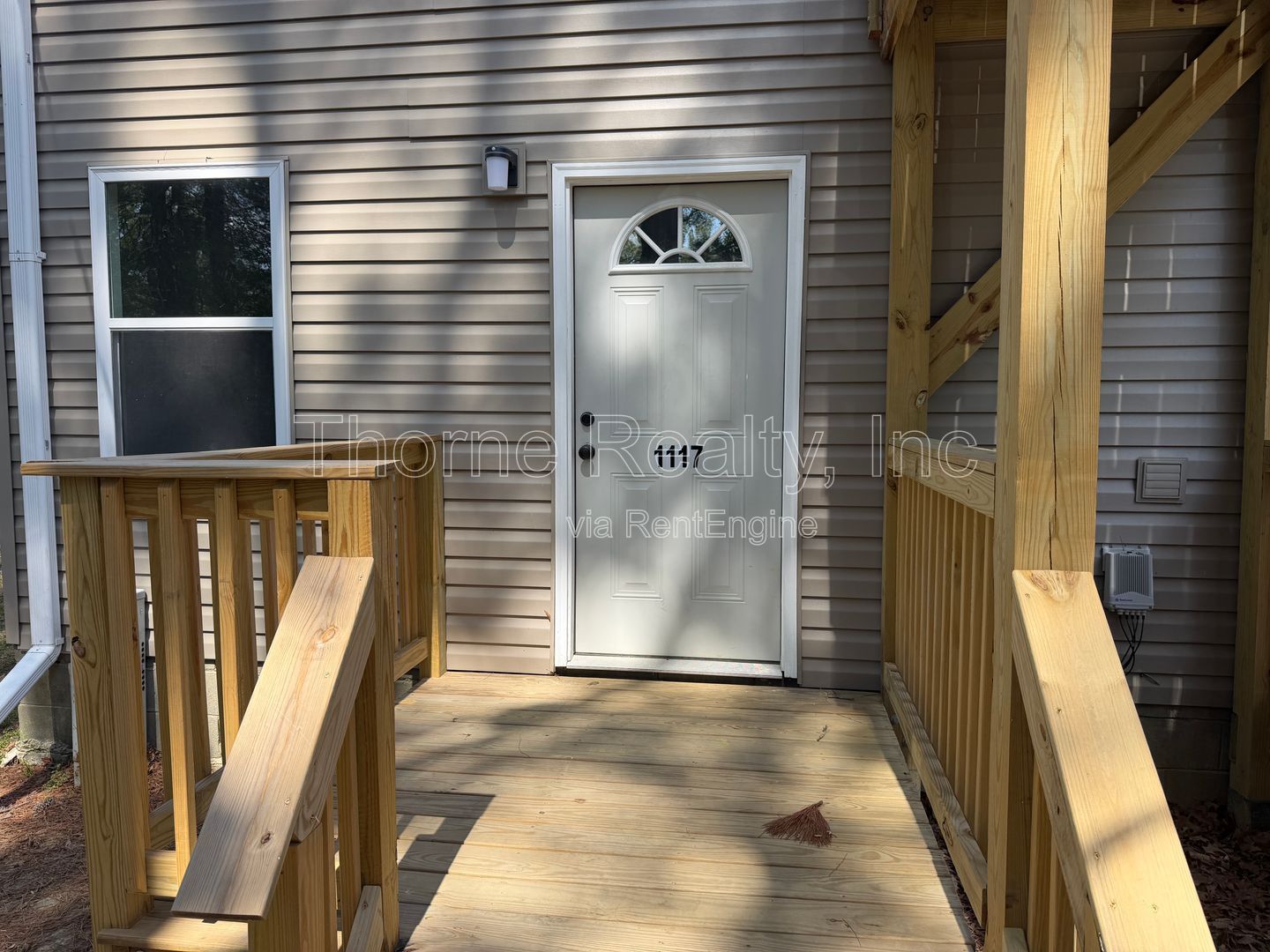 1 Bedroom Downstairs Apartment - FRESHLY PAINTED & UPDATED ** RENT SPECIAL $100 off first month's rent** property image