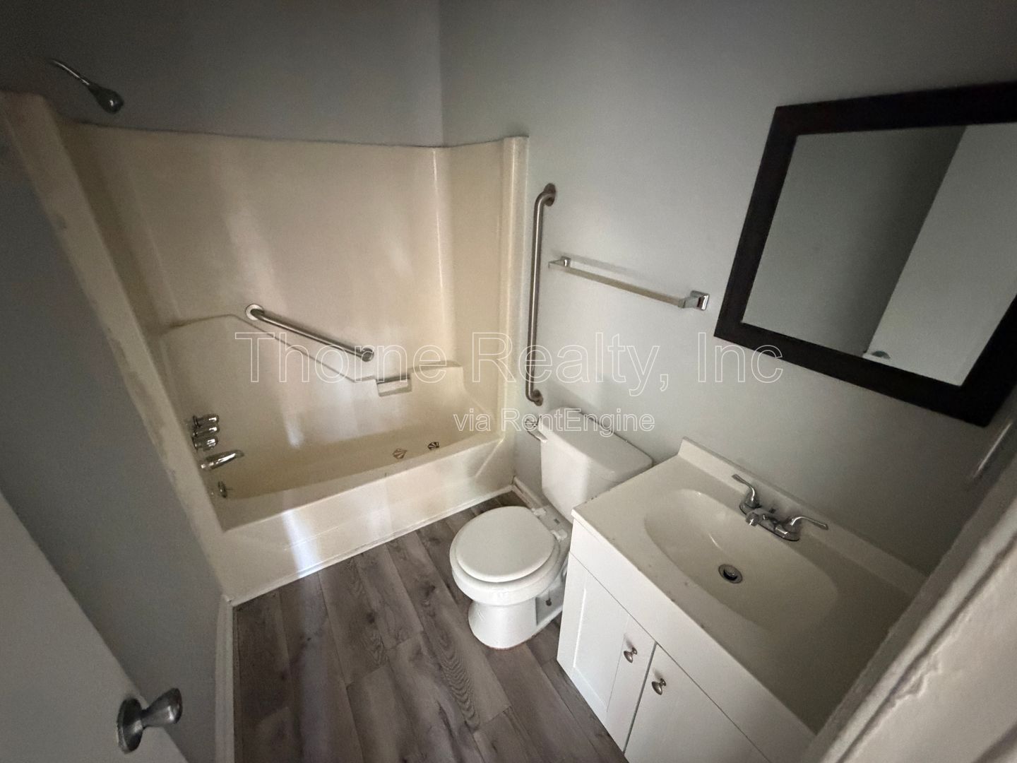 1 Bedroom Downstairs Apartment - FRESHLY PAINTED & UPDATED ** RENT SPECIAL $100 off first month's rent** property image