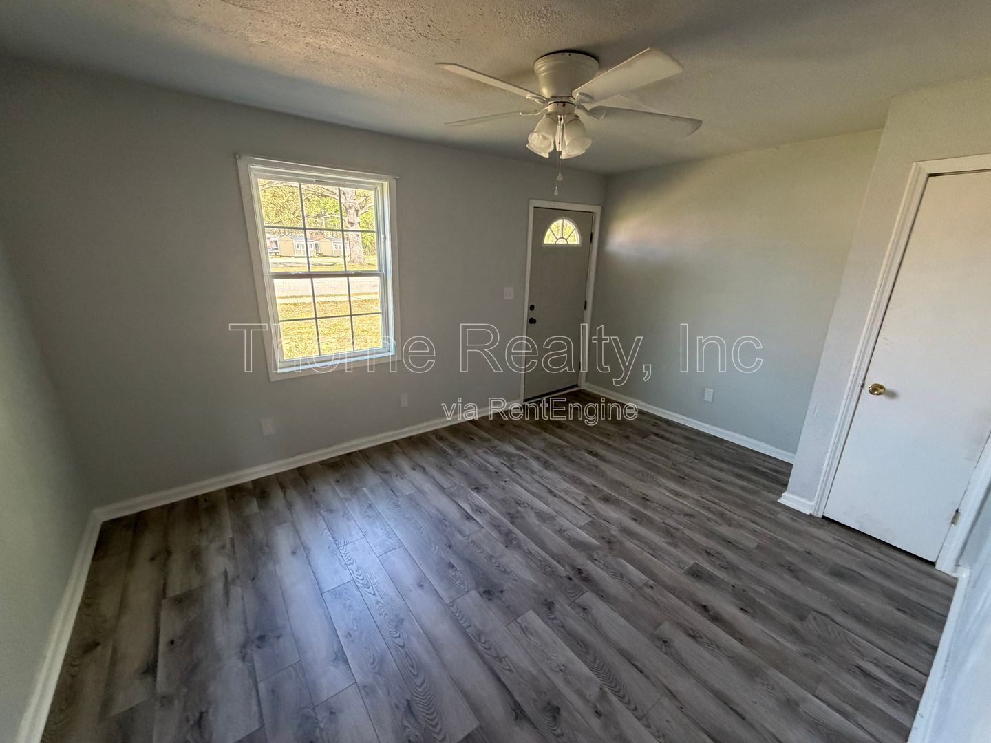 1 Bedroom Downstairs Apartment - FRESHLY PAINTED & UPDATED ** RENT SPECIAL $100 off first month's rent** property image