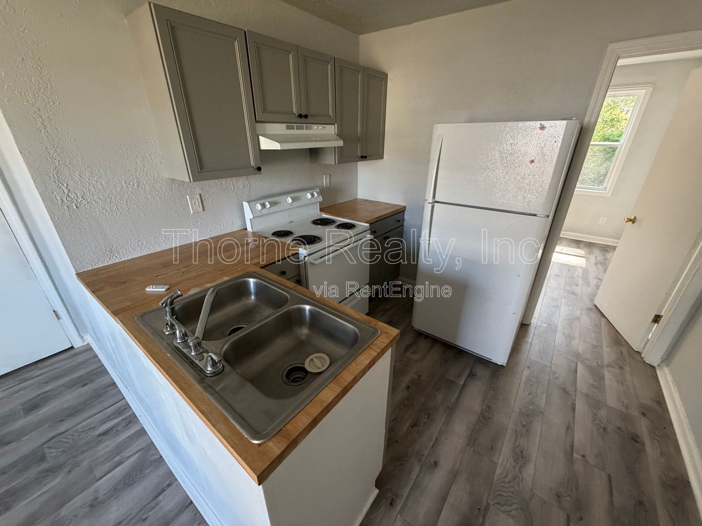 1 Bedroom Downstairs Apartment - FRESHLY PAINTED & UPDATED ** RENT SPECIAL $100 off first month's rent** property image