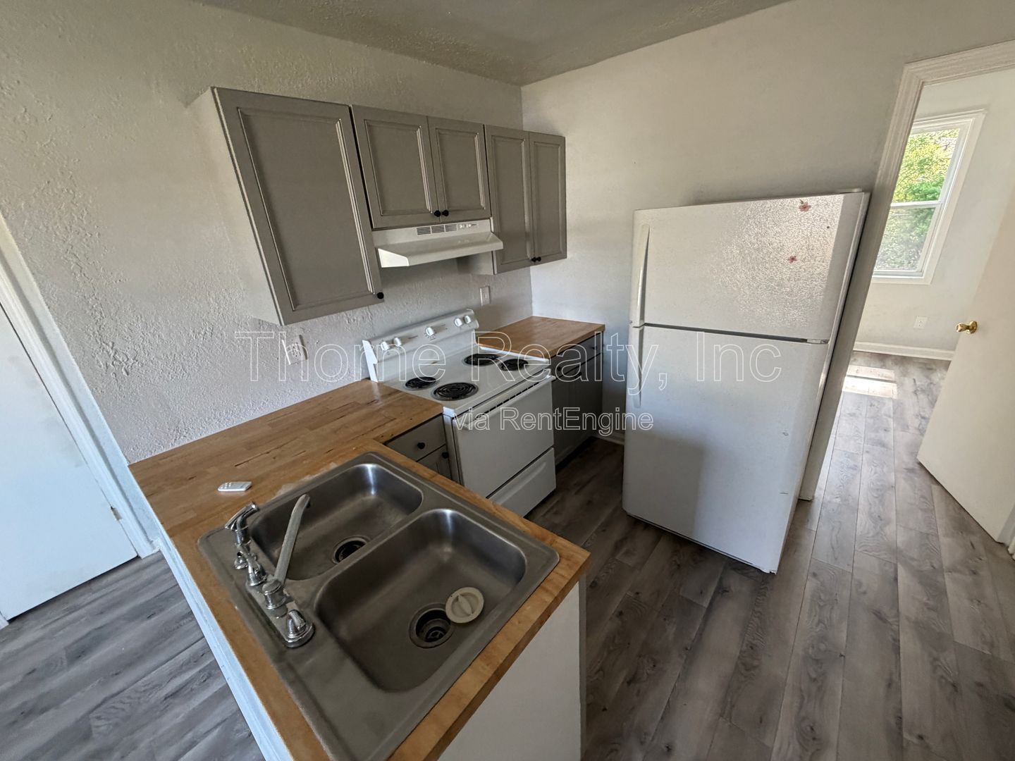 1 Bedroom Downstairs Apartment - FRESHLY PAINTED & UPDATED ** RENT SPECIAL $100 off first month's rent** property image