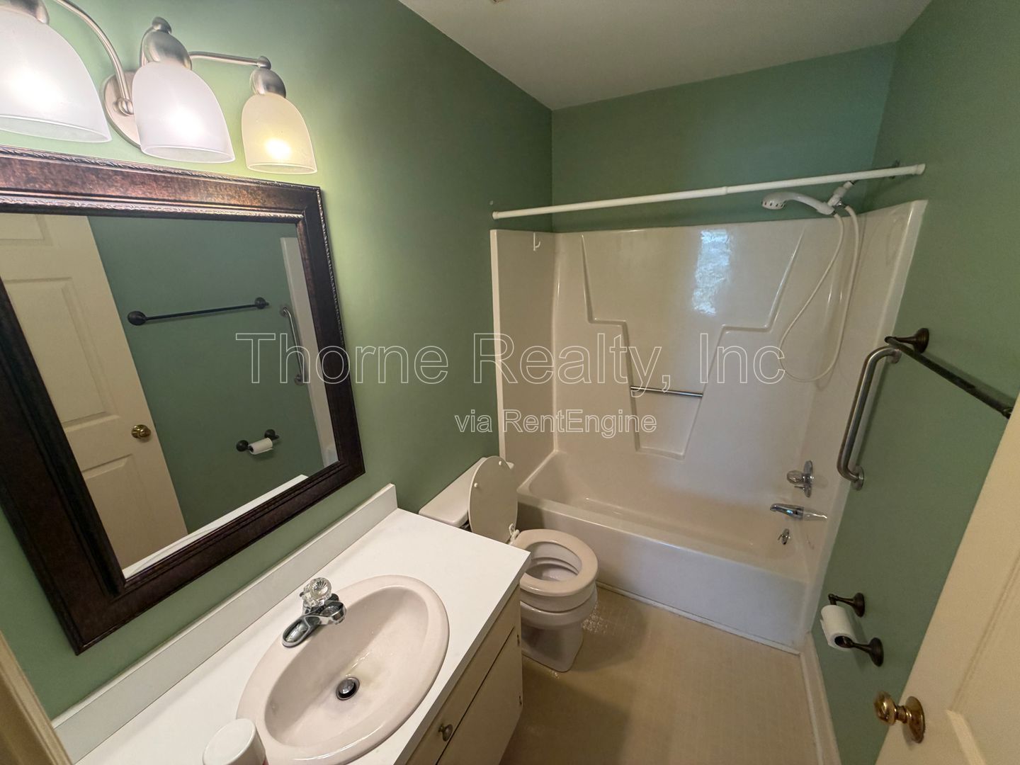 2 Bedroom Townhome in Summerfield - End unit with Screened Porch! property image