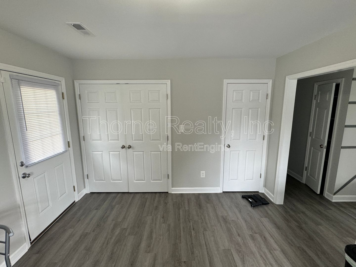 3 Bedroom House - Fenced Yard, Updated kitchen and baths property image