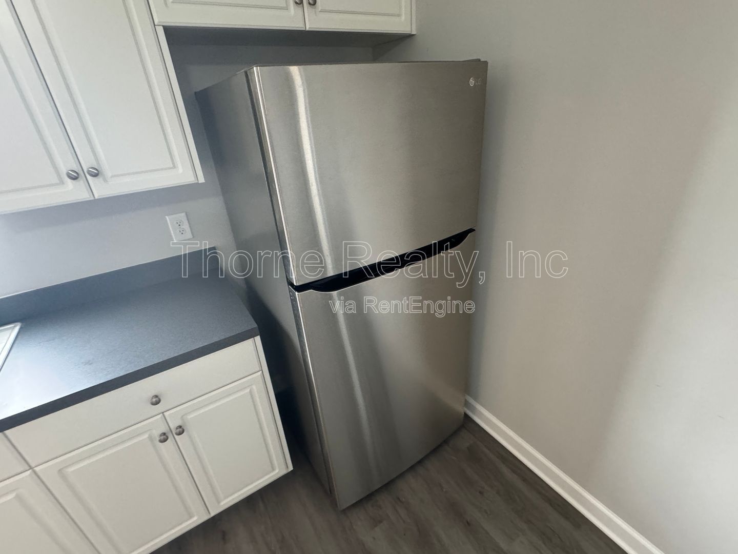 3 Bedroom House - Fenced Yard, Updated kitchen and baths property image