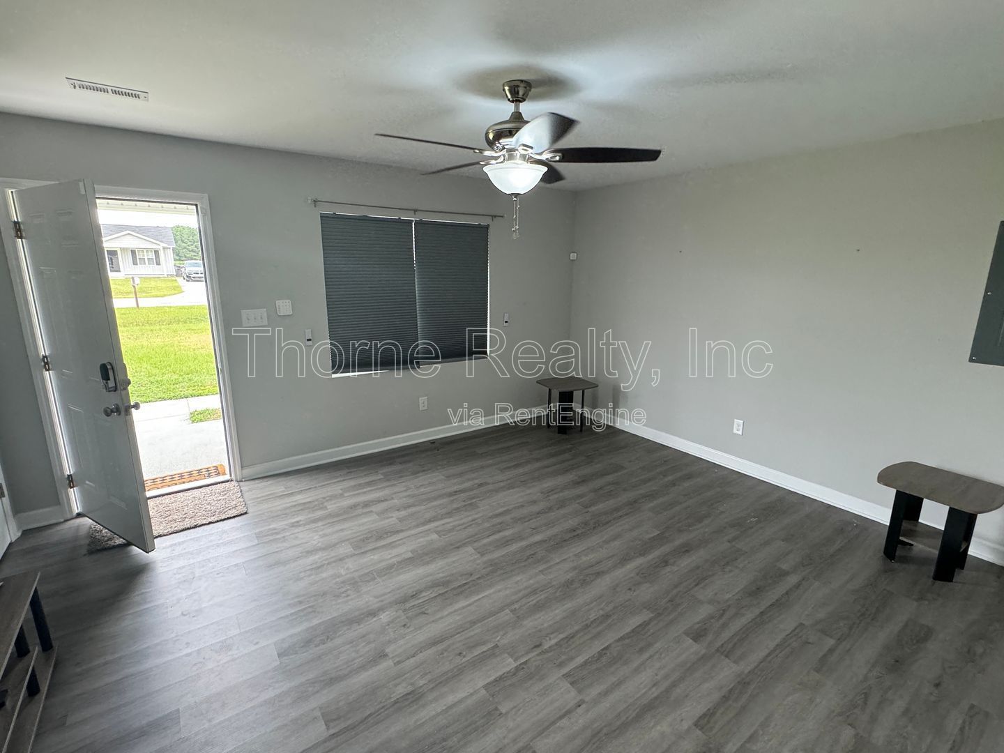 3 Bedroom House - Fenced Yard, Updated kitchen and baths property image