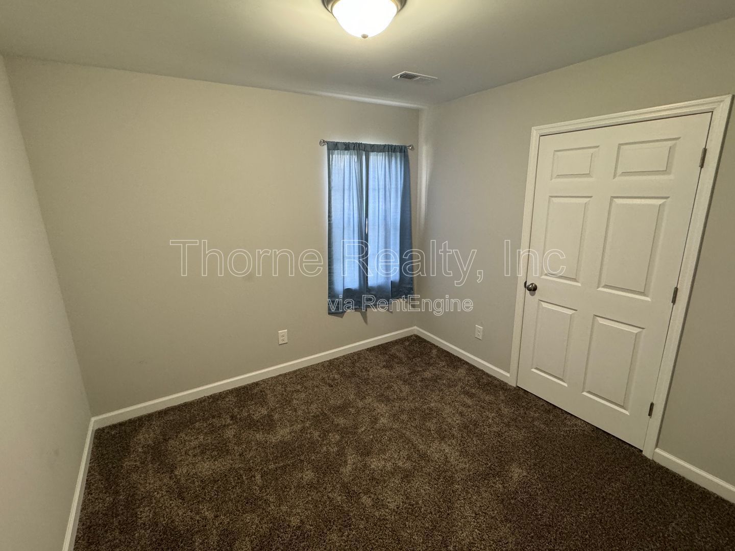 3 Bedroom House - Fenced Yard, Updated kitchen and baths property image