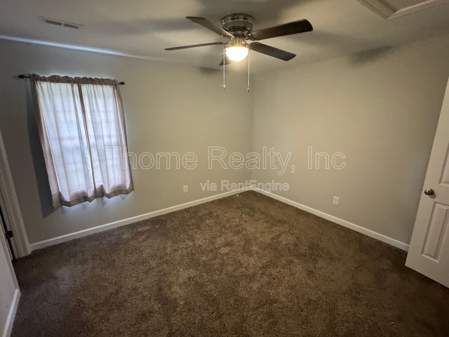 3 Bedroom House - Fenced Yard, Updated kitchen and baths property image
