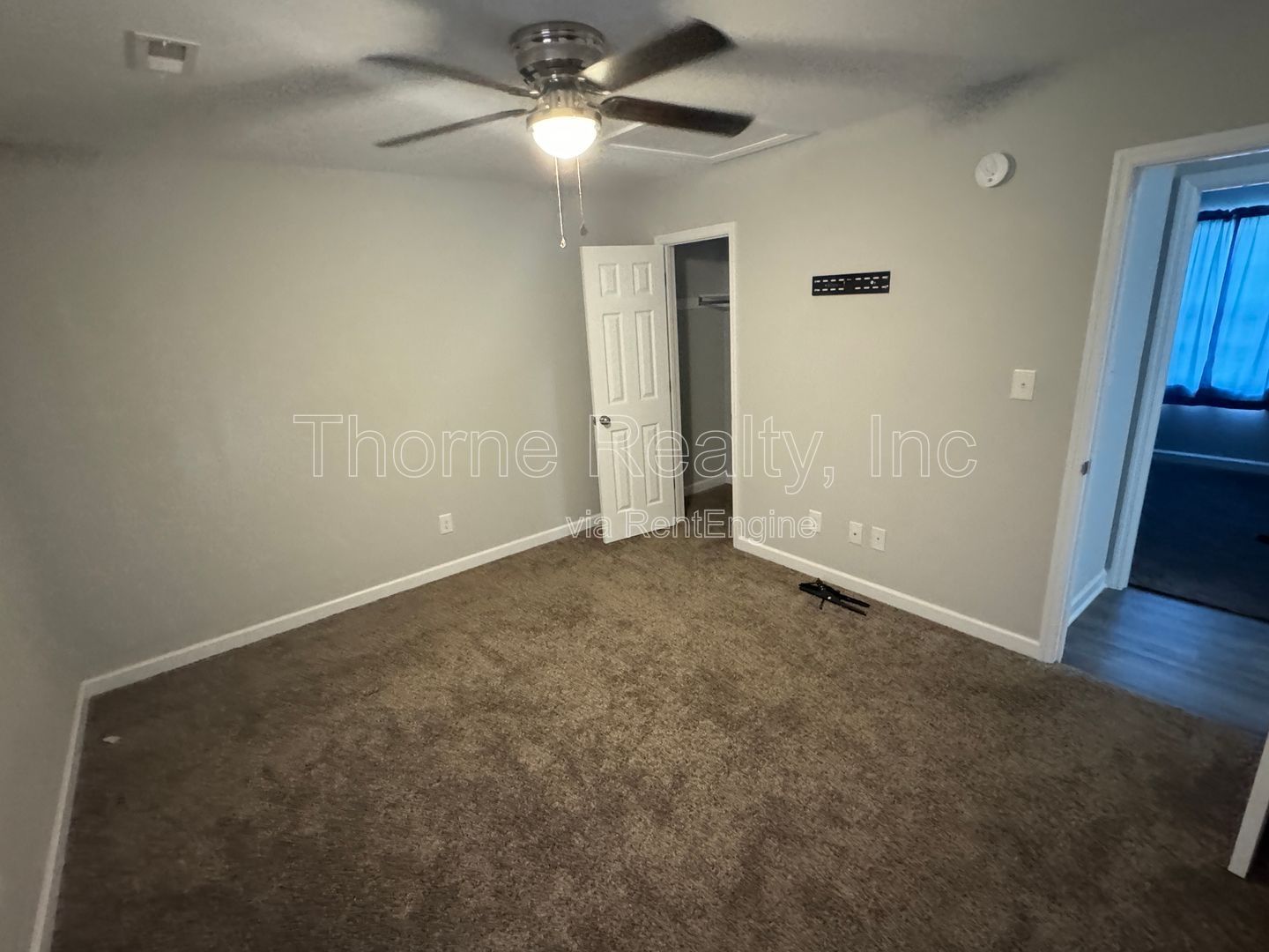 3 Bedroom House - Fenced Yard, Updated kitchen and baths property image