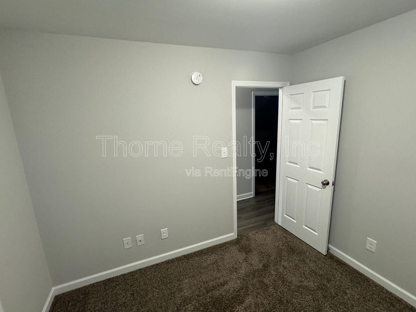 3 Bedroom House - Fenced Yard, Updated kitchen and baths property image