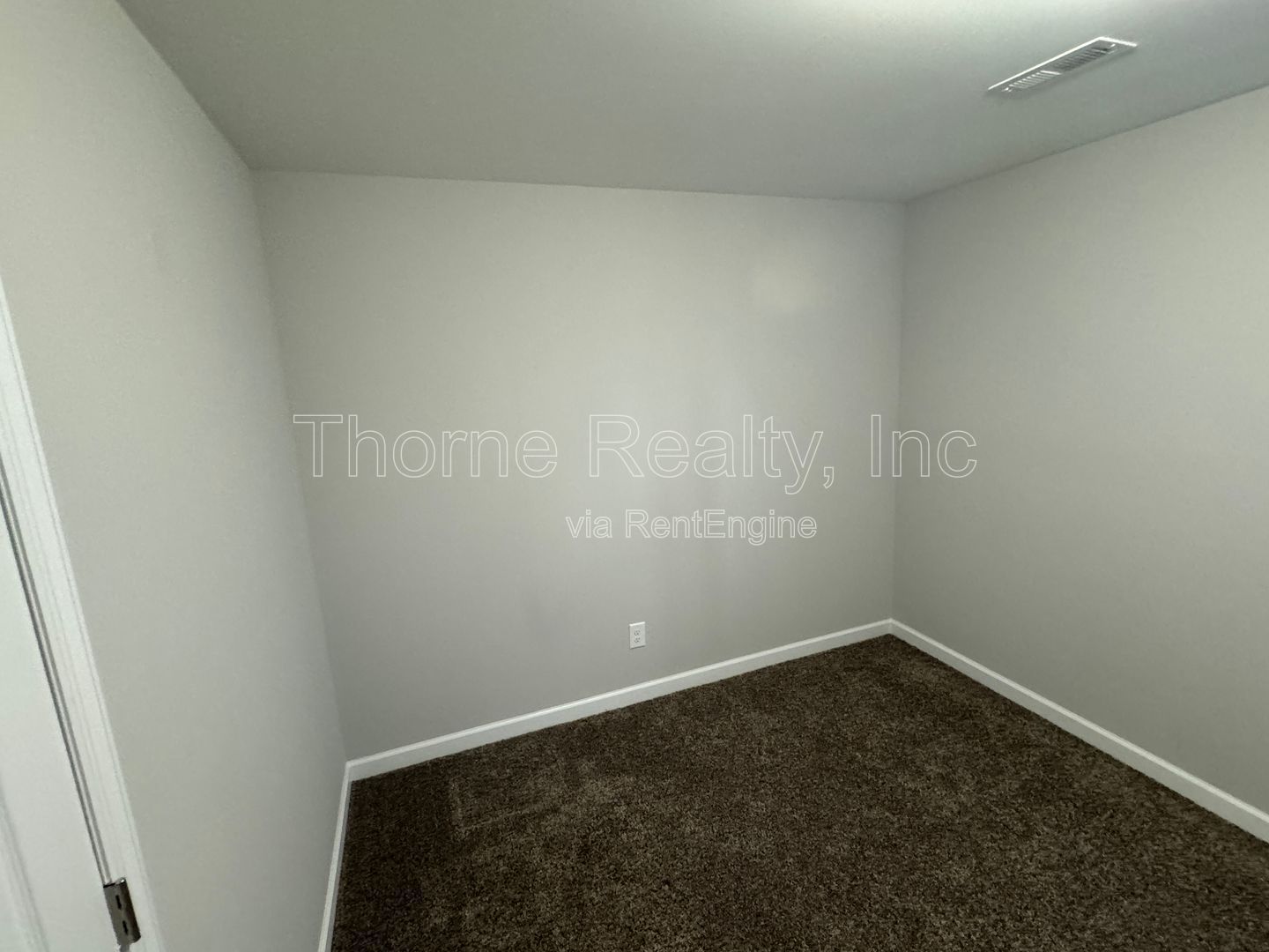 3 Bedroom House - Fenced Yard, Updated kitchen and baths property image