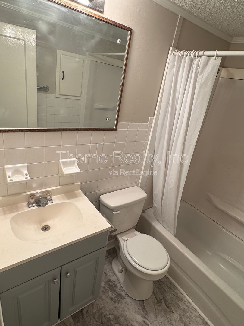 Renovated 2 Bedroom House on Corner Lot property image