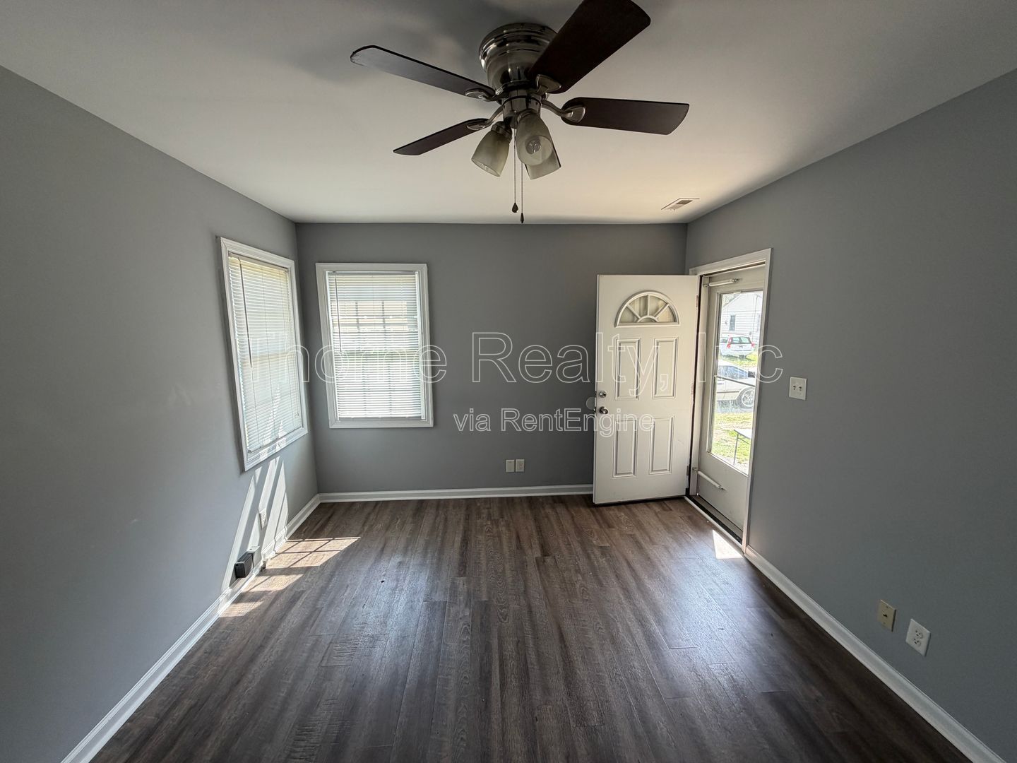 1 Bedroom Apartment - End Unit Near Park  **MOVE IN SPECIAL: $100 OFF FIRST MONTHS RENT** property image