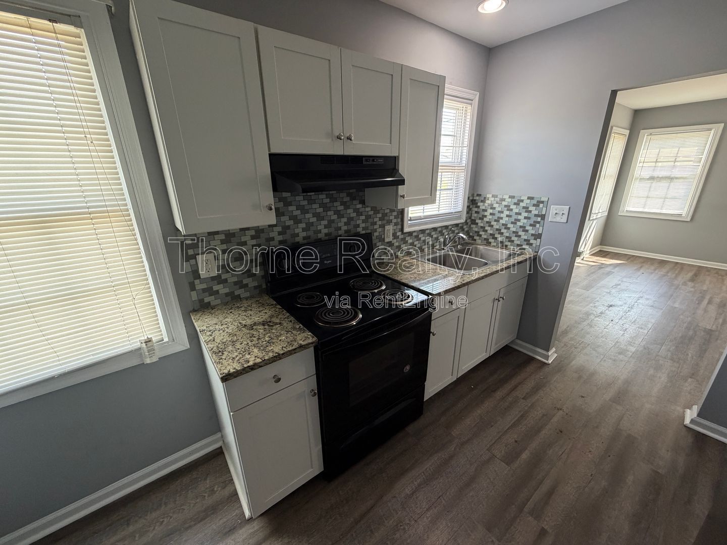 1 Bedroom Apartment - End Unit Near Park  **MOVE IN SPECIAL: $100 OFF FIRST MONTHS RENT** property image