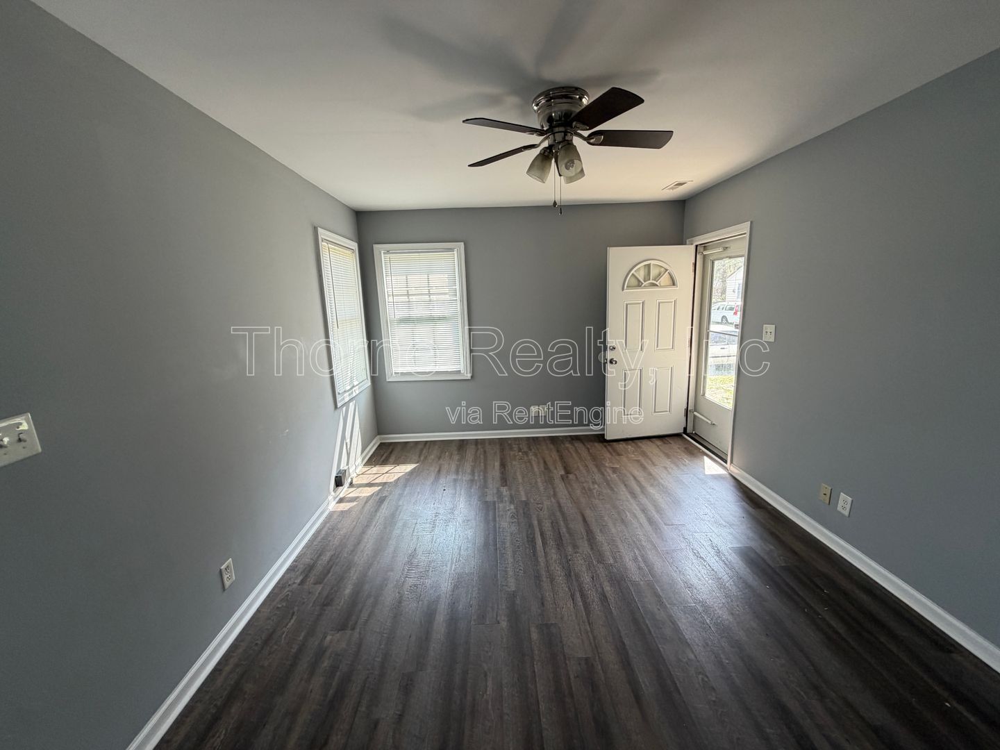 1 Bedroom Apartment - End Unit Near Park  **MOVE IN SPECIAL: $100 OFF FIRST MONTHS RENT** property image