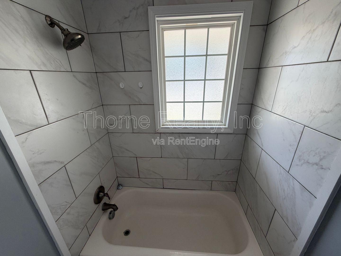 1 Bedroom Apartment - End Unit Near Park  **MOVE IN SPECIAL: $100 OFF FIRST MONTHS RENT** property image