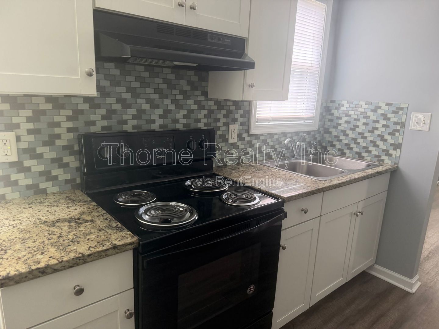 1 Bedroom Apartment - End Unit Near Park  **MOVE IN SPECIAL: $100 OFF FIRST MONTHS RENT** property image