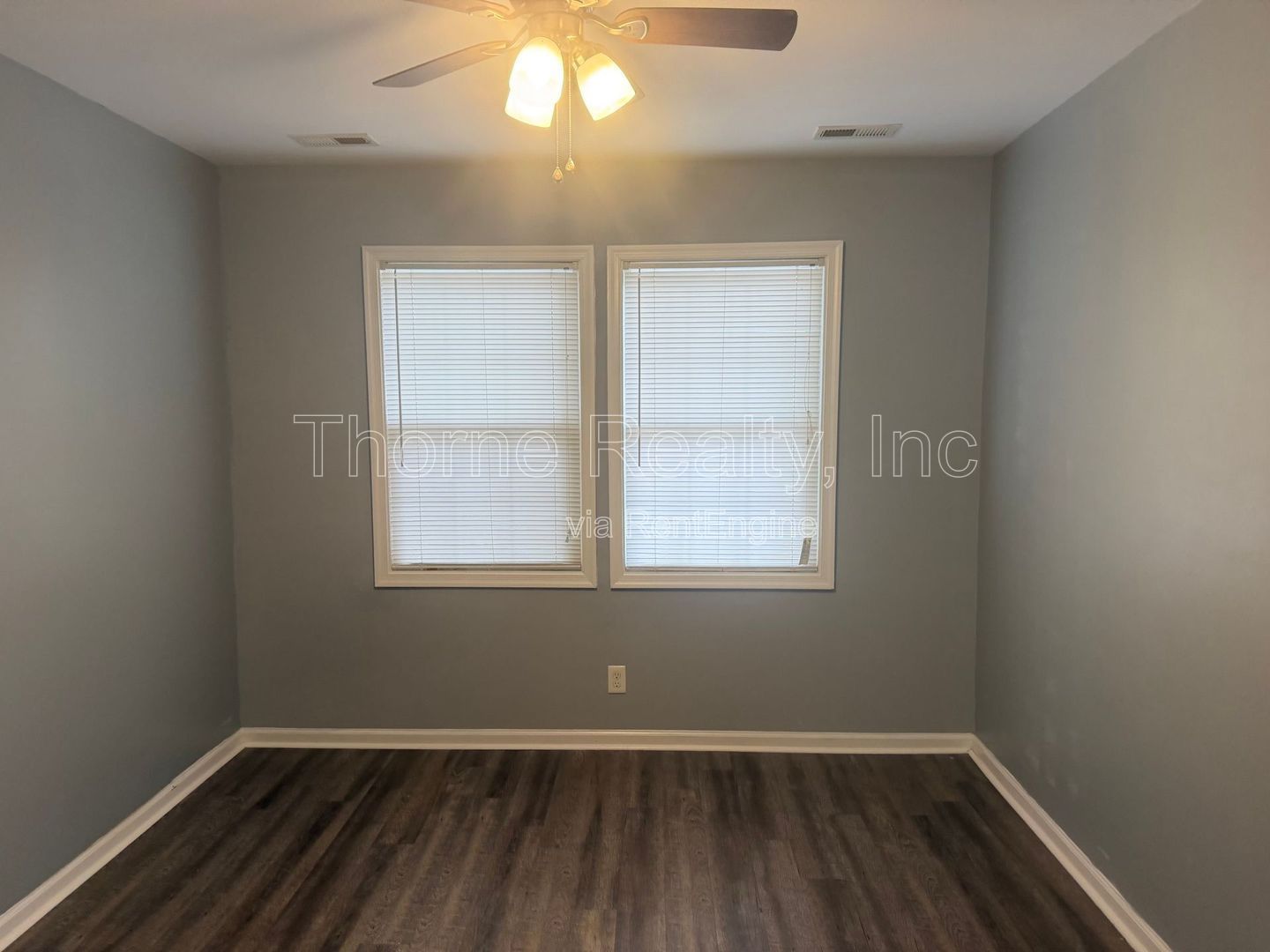 1 Bedroom Apartment - End Unit Near Park  **MOVE IN SPECIAL: $100 OFF FIRST MONTHS RENT** property image