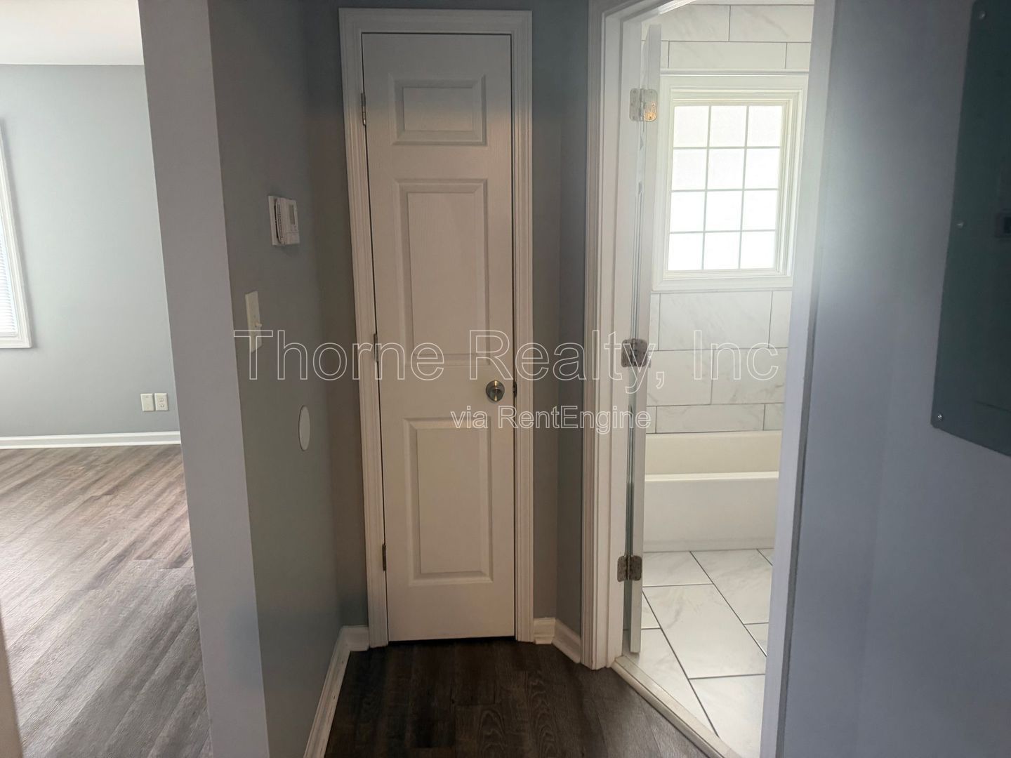 1 Bedroom Apartment - End Unit Near Park  **MOVE IN SPECIAL: $100 OFF FIRST MONTHS RENT** property image